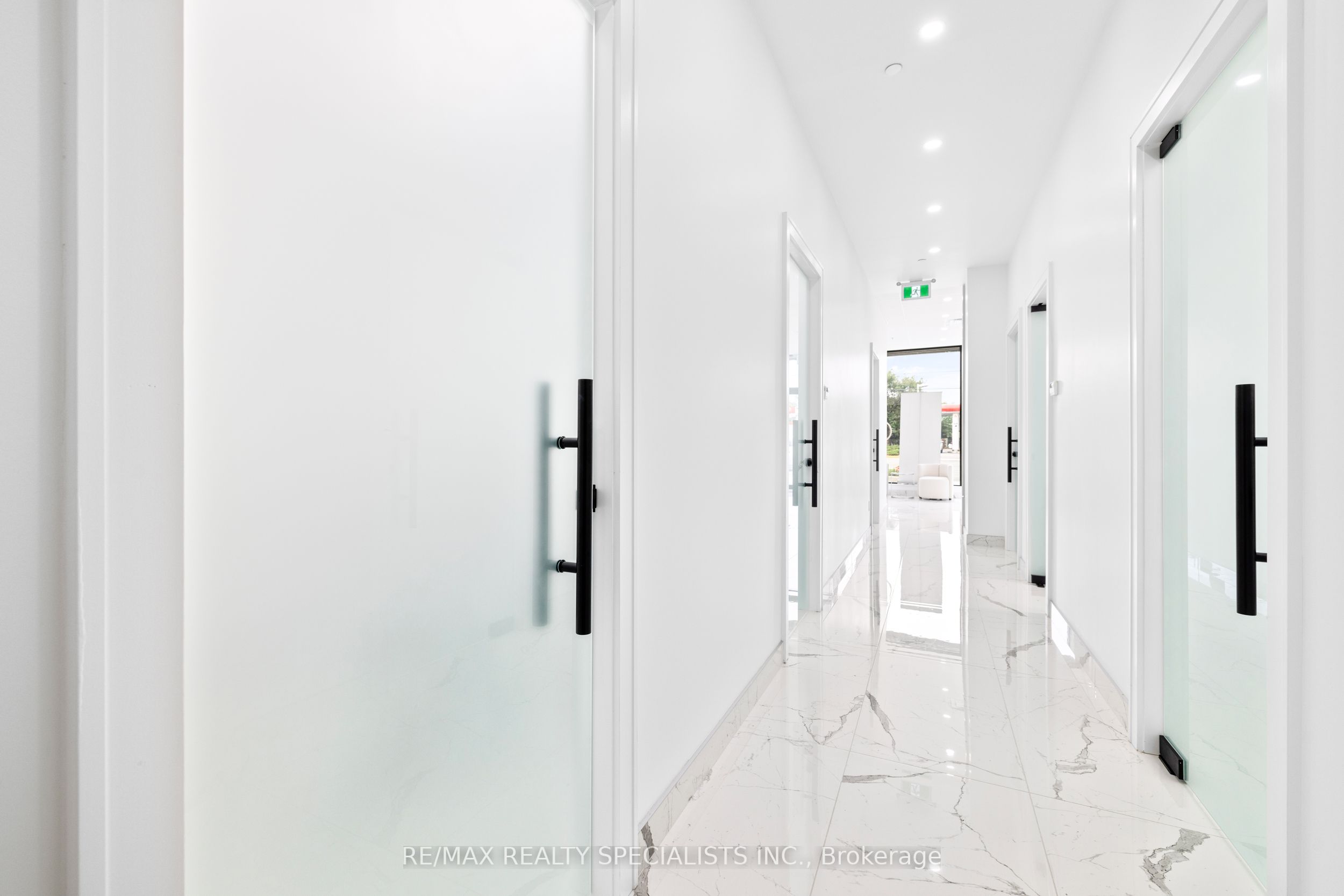 #1 - 7097 Yonge Street Property Photo 17