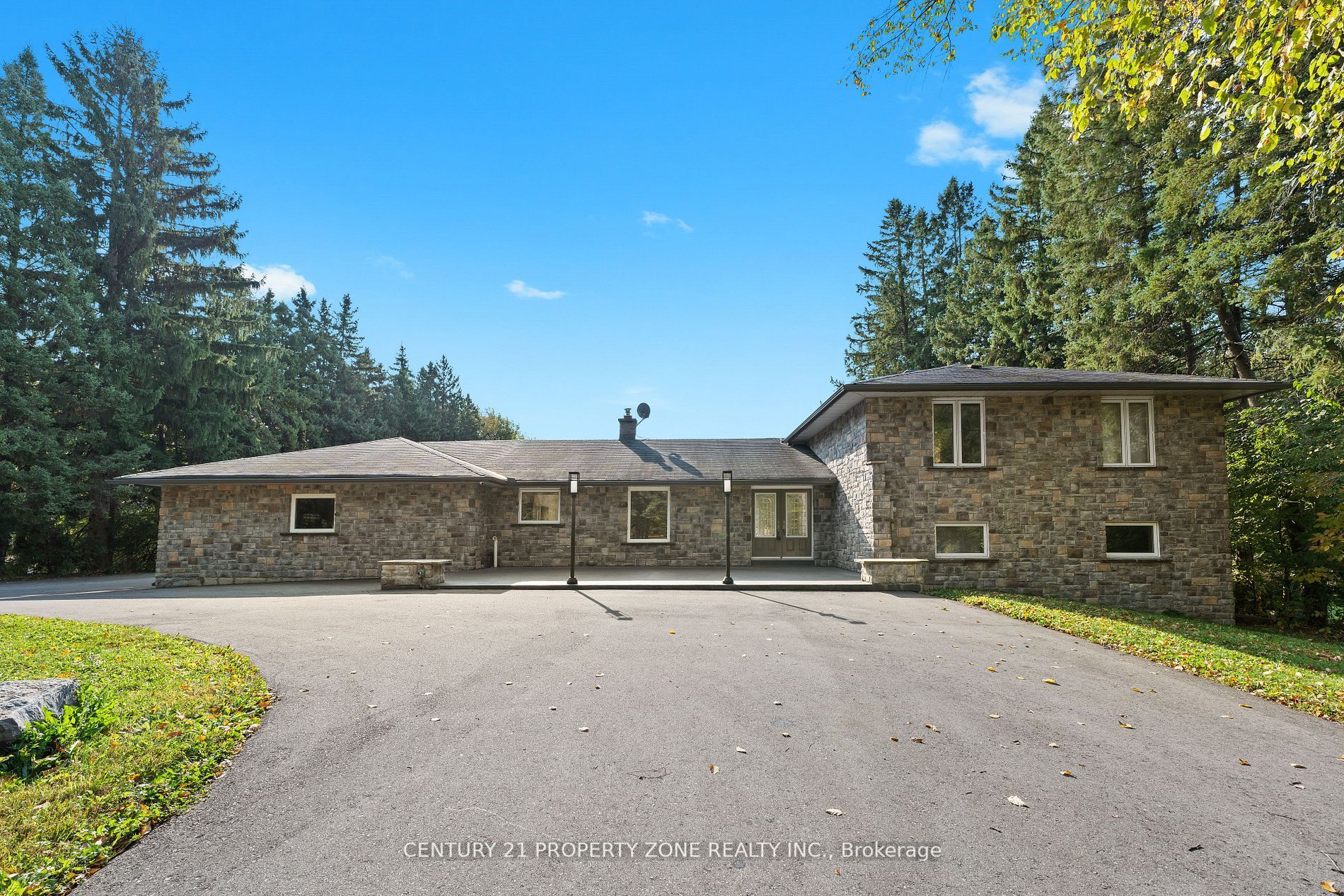 3245 16th Sideroad Property Photo