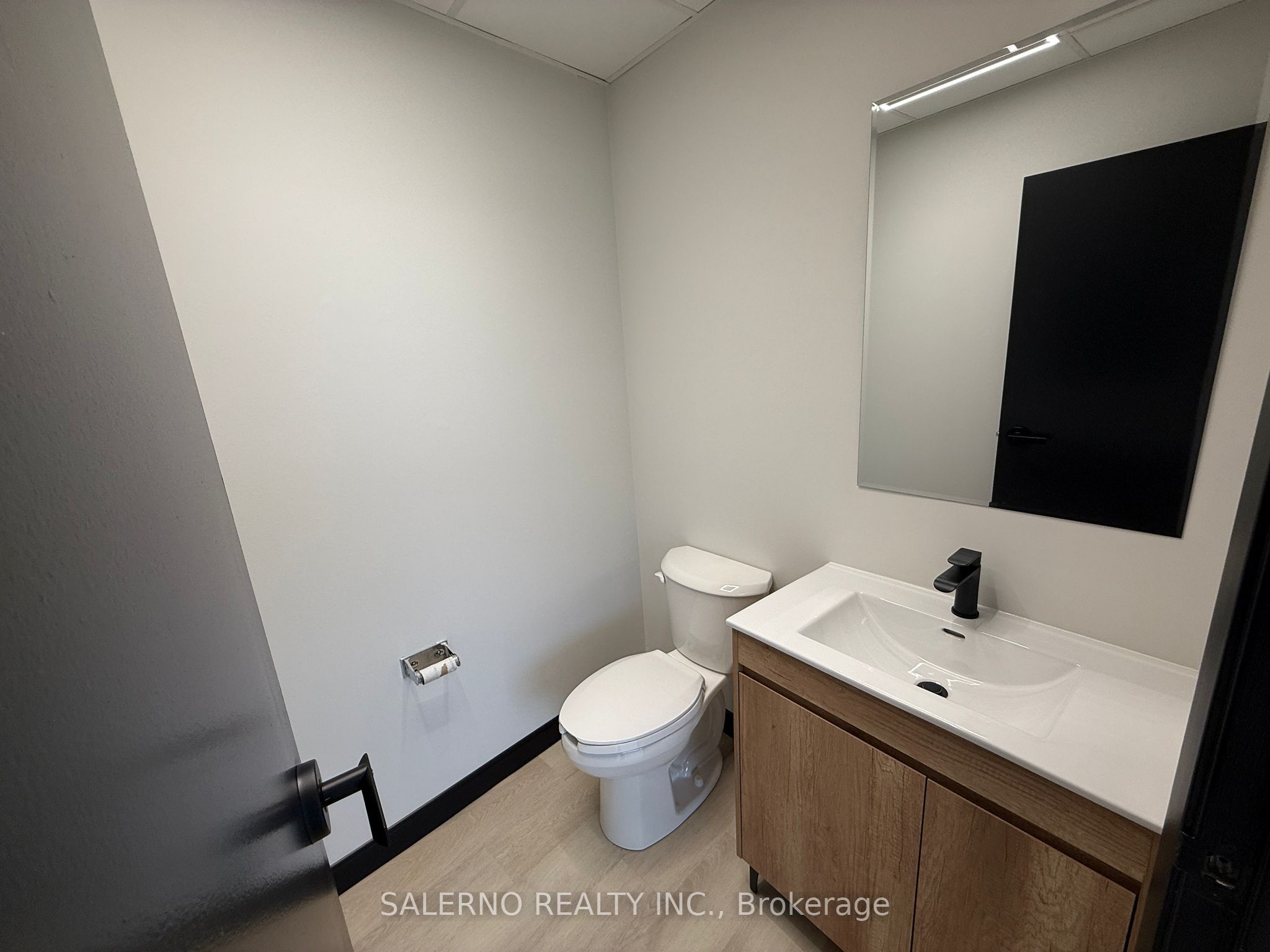 #1 Upper - 530 Rowntree Dairy Road Property Photo 8