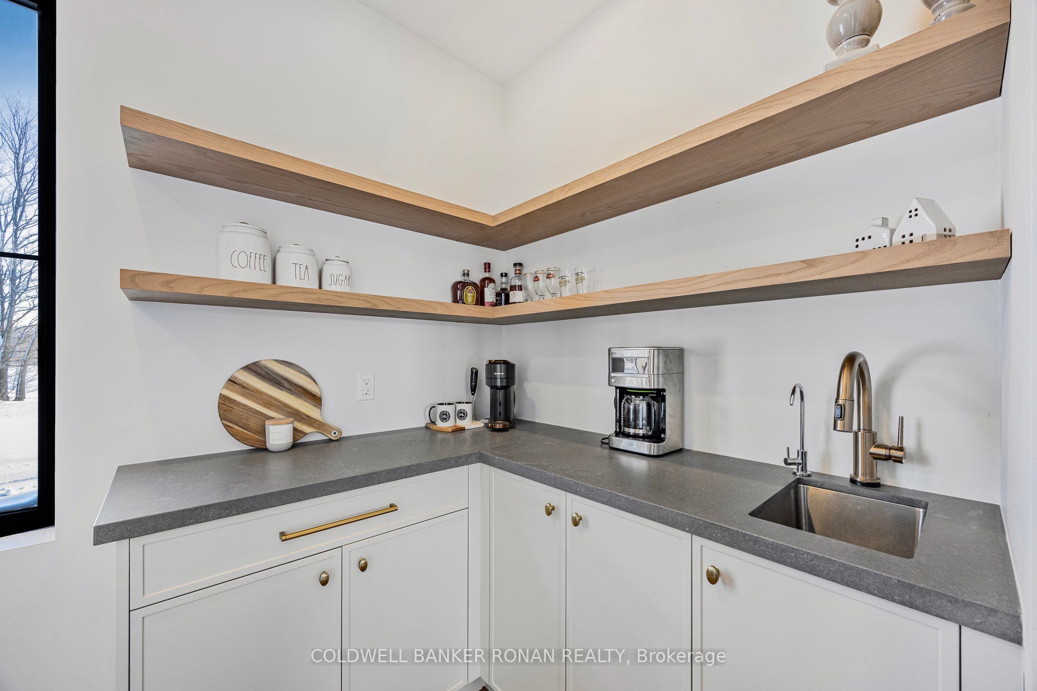 6576 3rd Line Property Photo 12