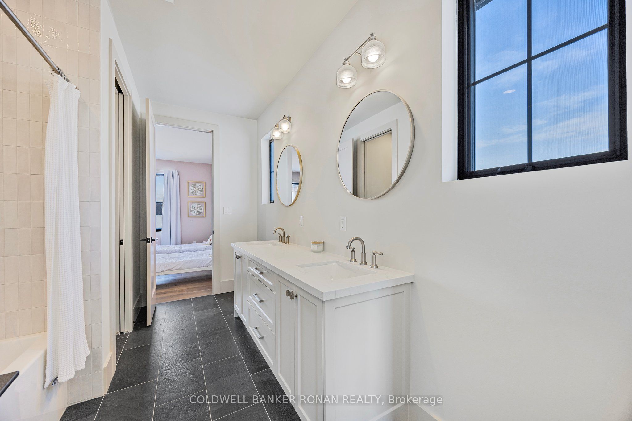 6576 3rd Line Property Photo 27