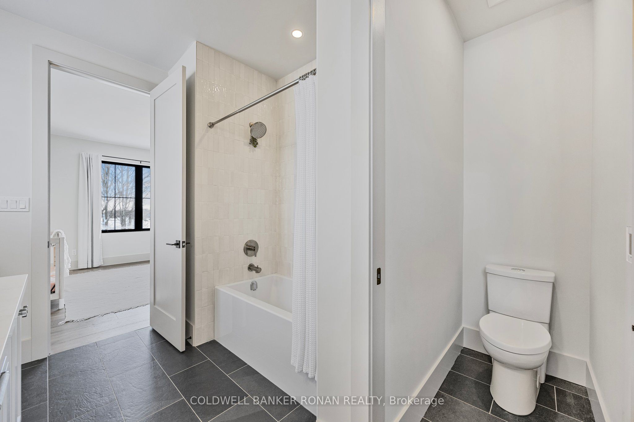 6576 3rd Line Property Photo 28