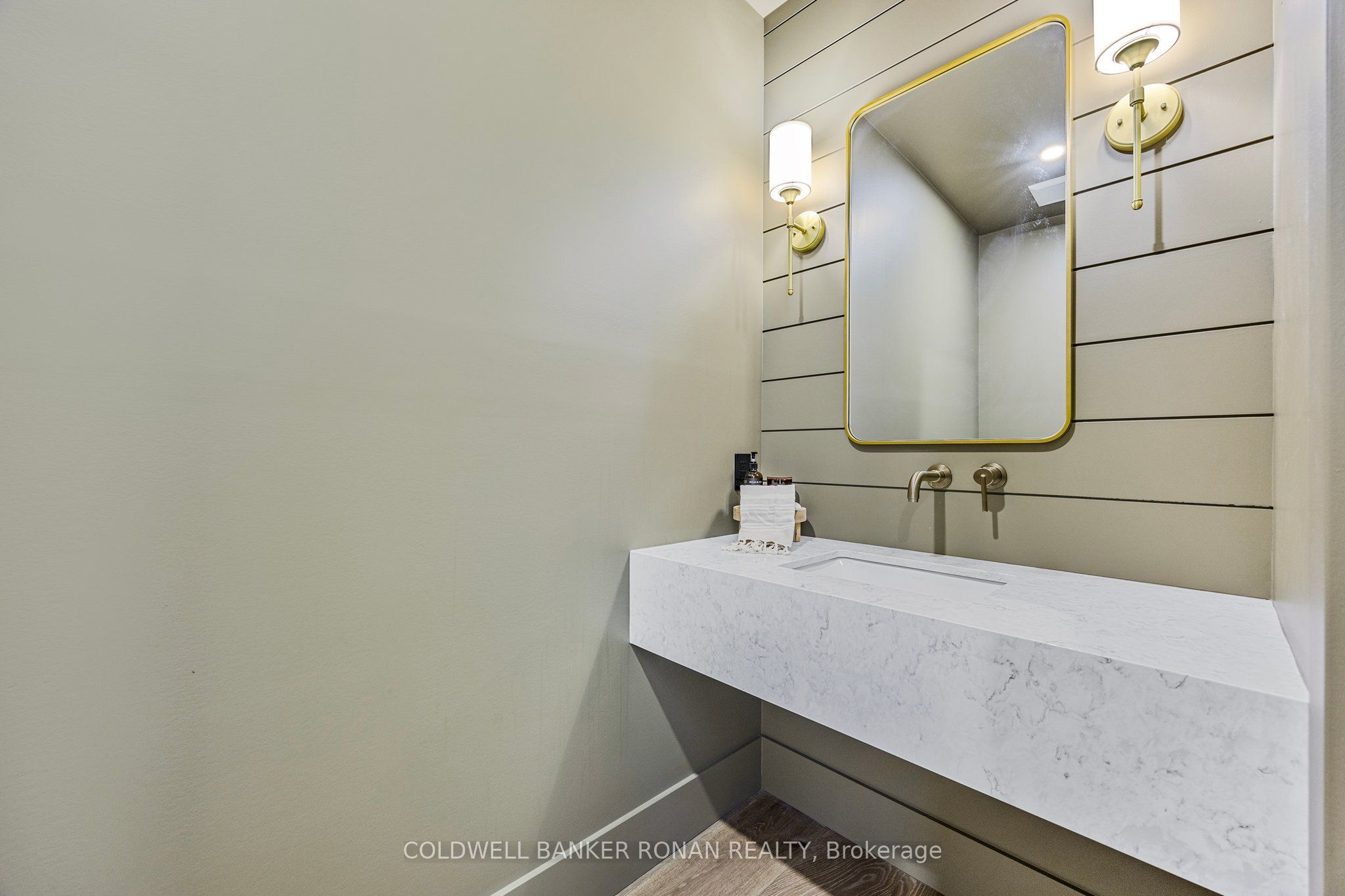 6576 3rd Line Property Photo 32
