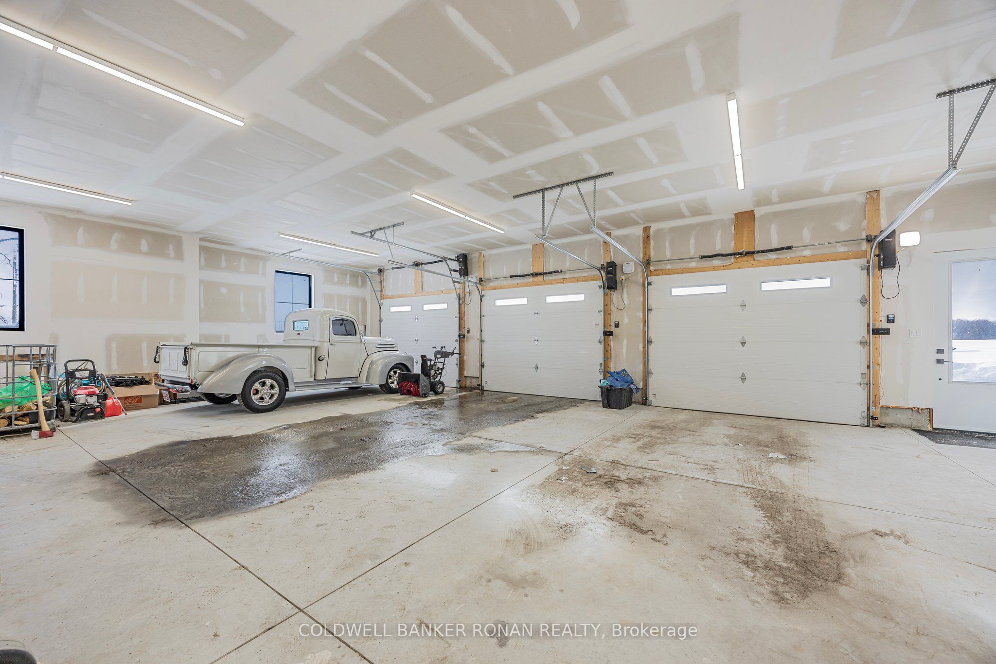 6576 3rd Line Property Photo 36