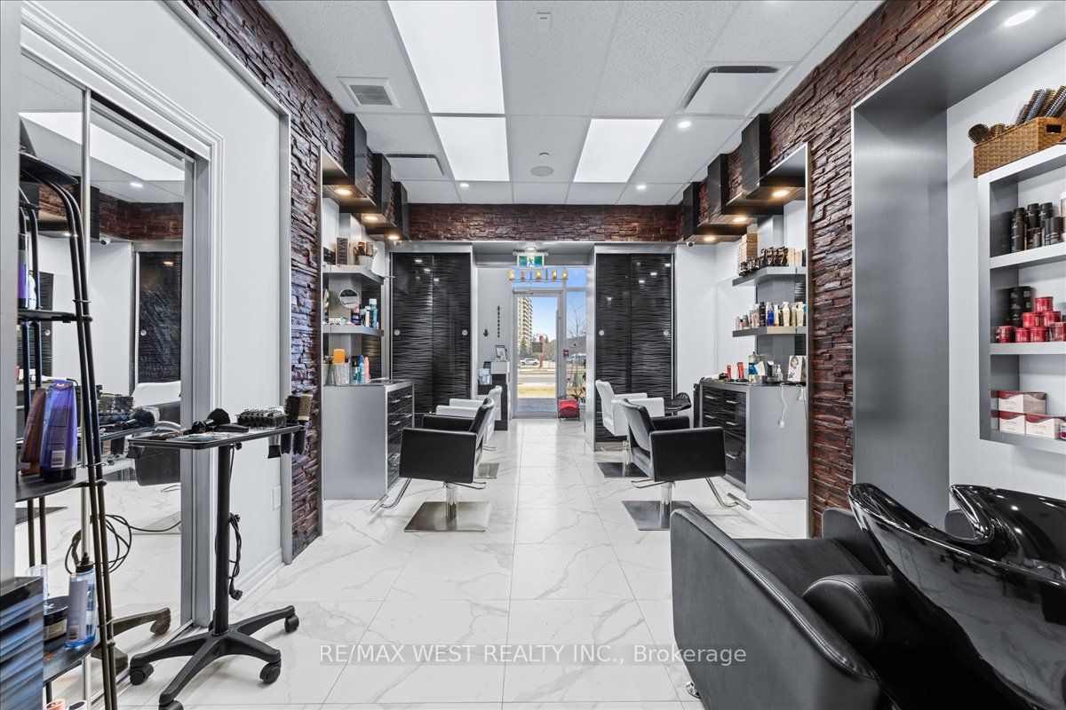#a8 - 9610 Yonge Street Property Photo 3