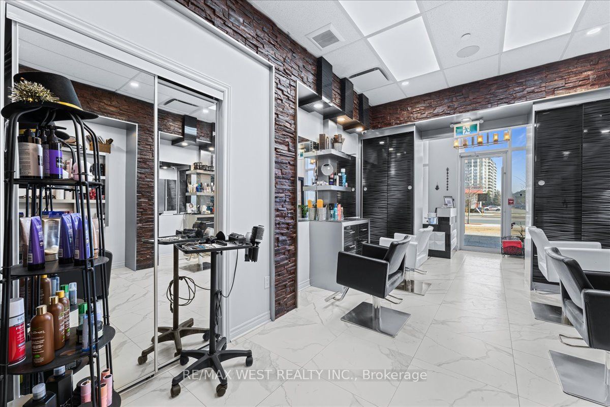 #a8 - 9610 Yonge Street Property Photo 4