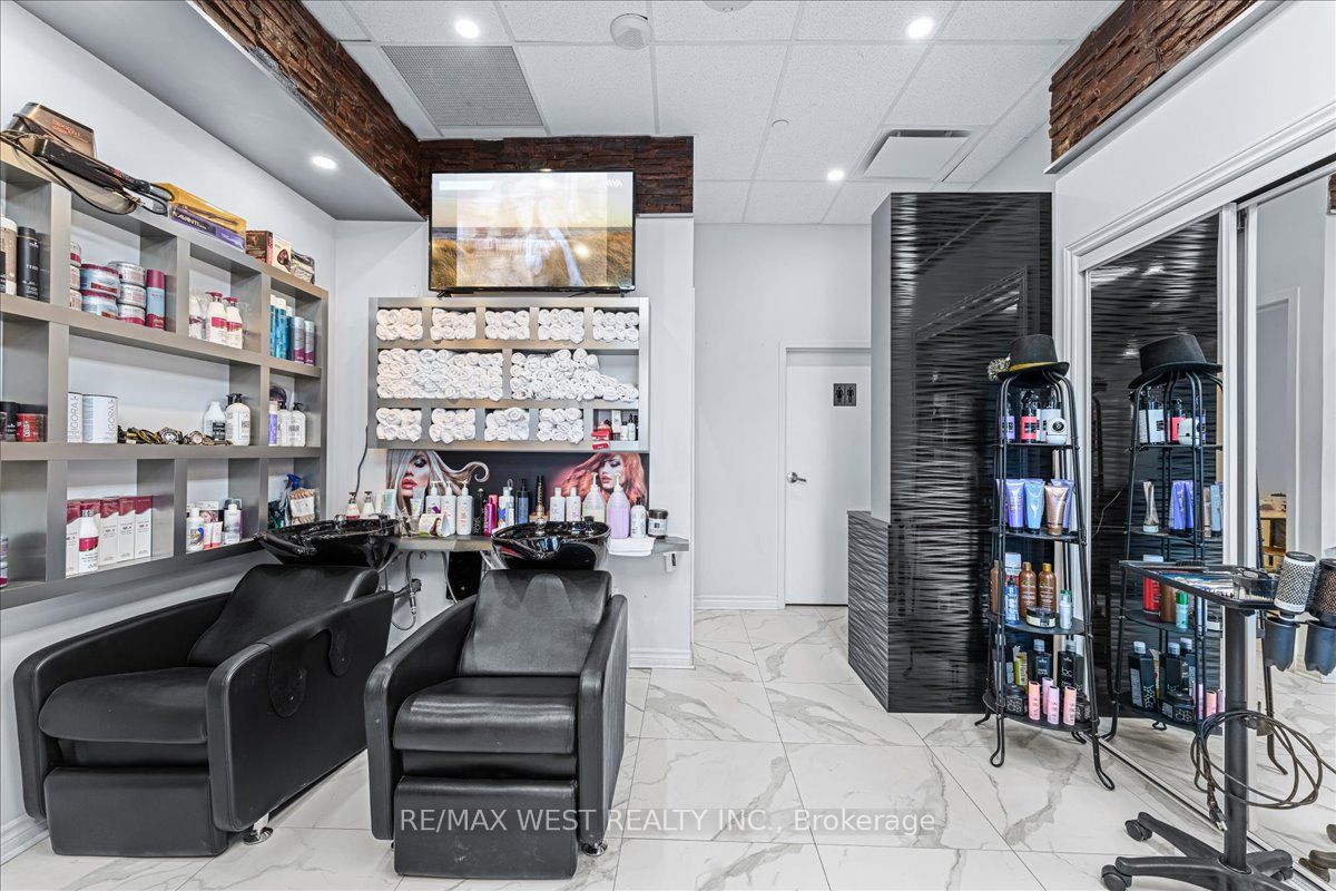 #a8 - 9610 Yonge Street Property Photo 8