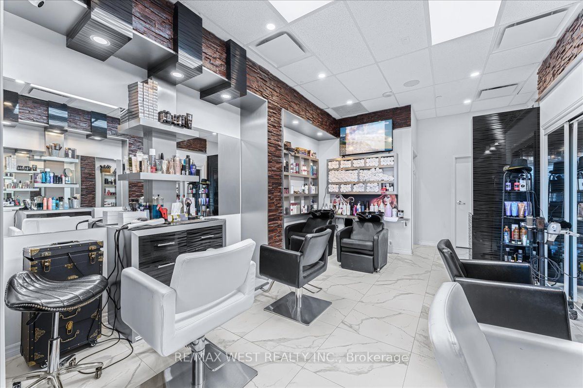 #a8 - 9610 Yonge Street Property Photo 9
