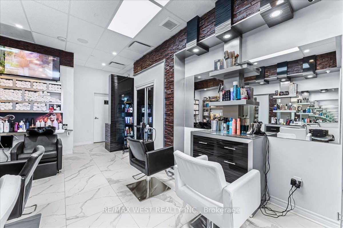 #a8 - 9610 Yonge Street Property Photo 10