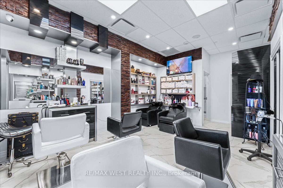 #a8 - 9610 Yonge Street Property Photo 11