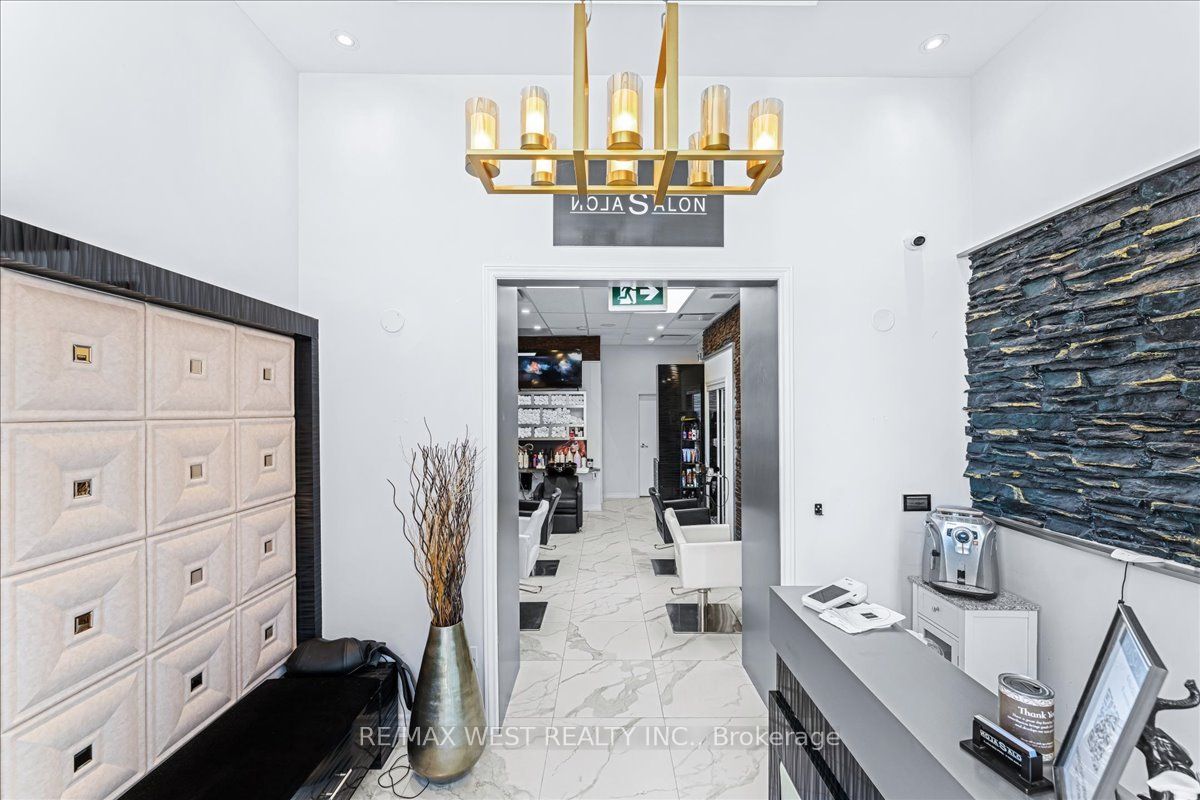 #a8 - 9610 Yonge Street Property Photo 12
