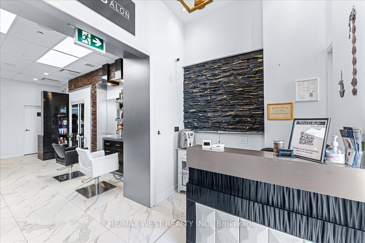 #a8 - 9610 Yonge Street Property Photo 16