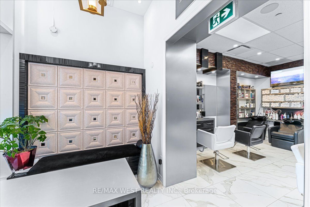 #a8 - 9610 Yonge Street Property Photo 17