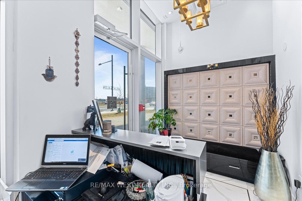 #a8 - 9610 Yonge Street Property Photo 18