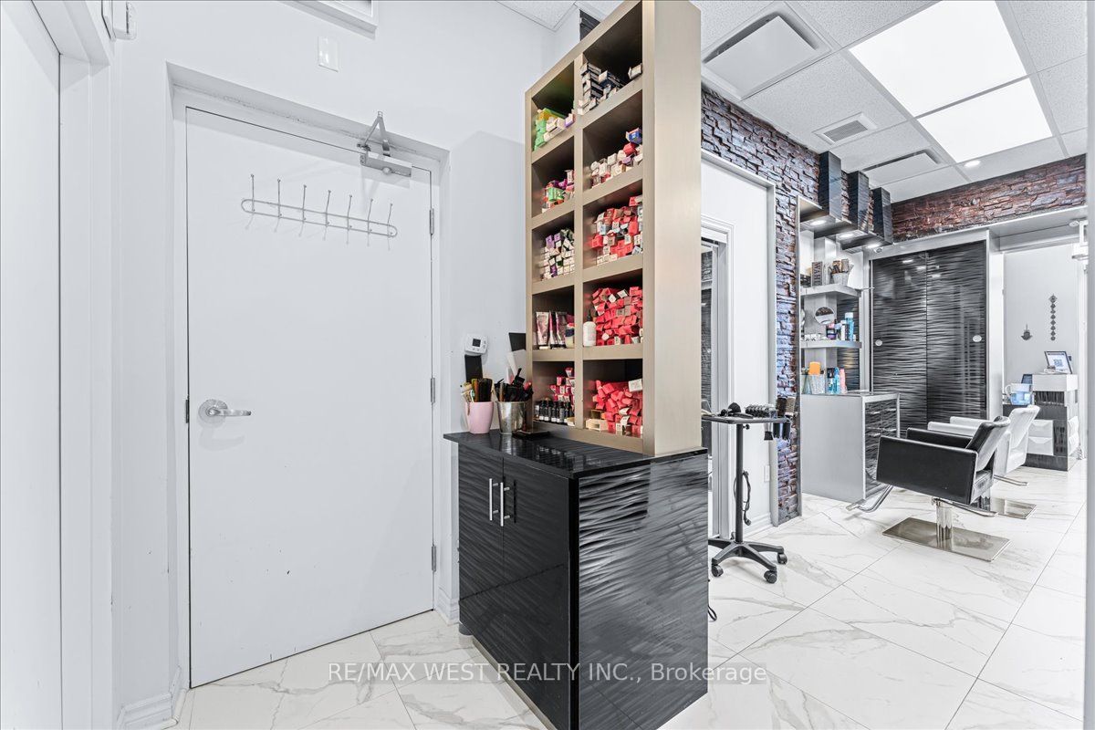 #a8 - 9610 Yonge Street Property Photo 19