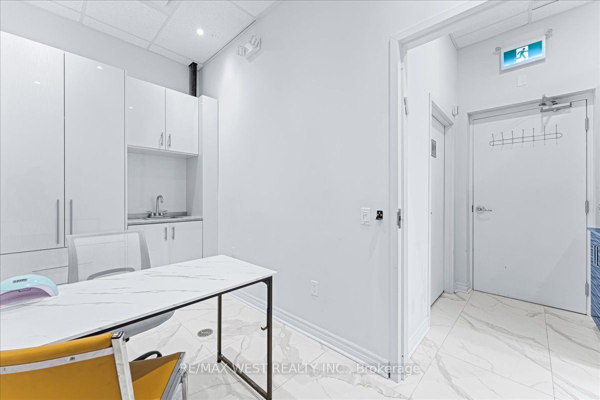 #a8 - 9610 Yonge Street Property Photo 22