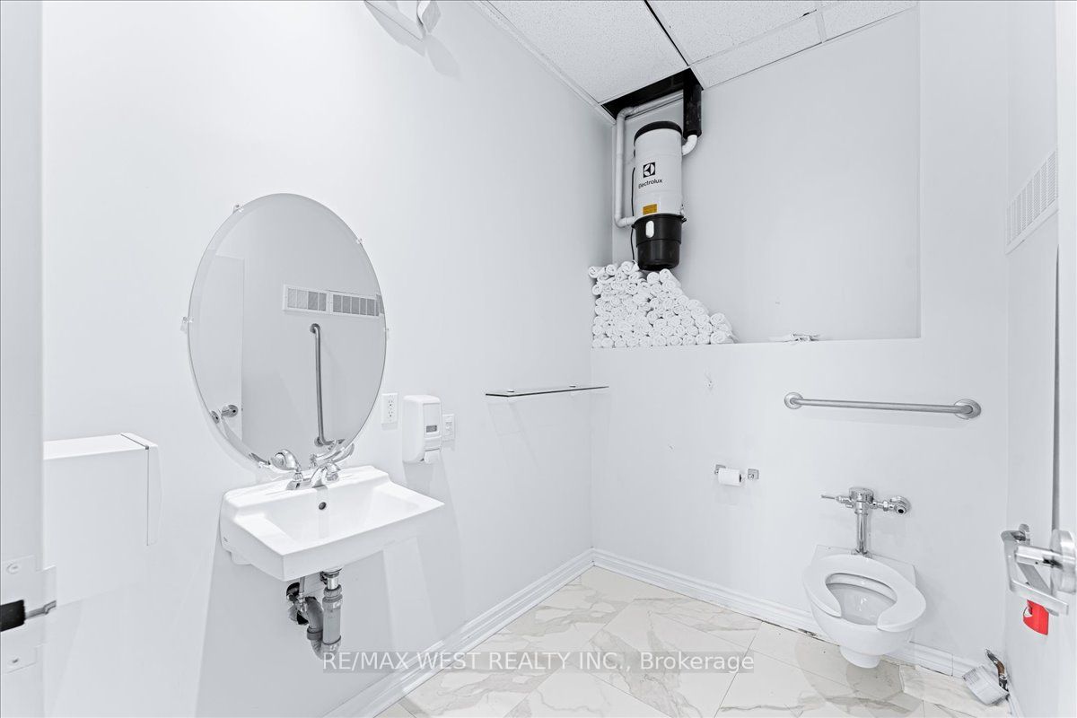 #a8 - 9610 Yonge Street Property Photo 23