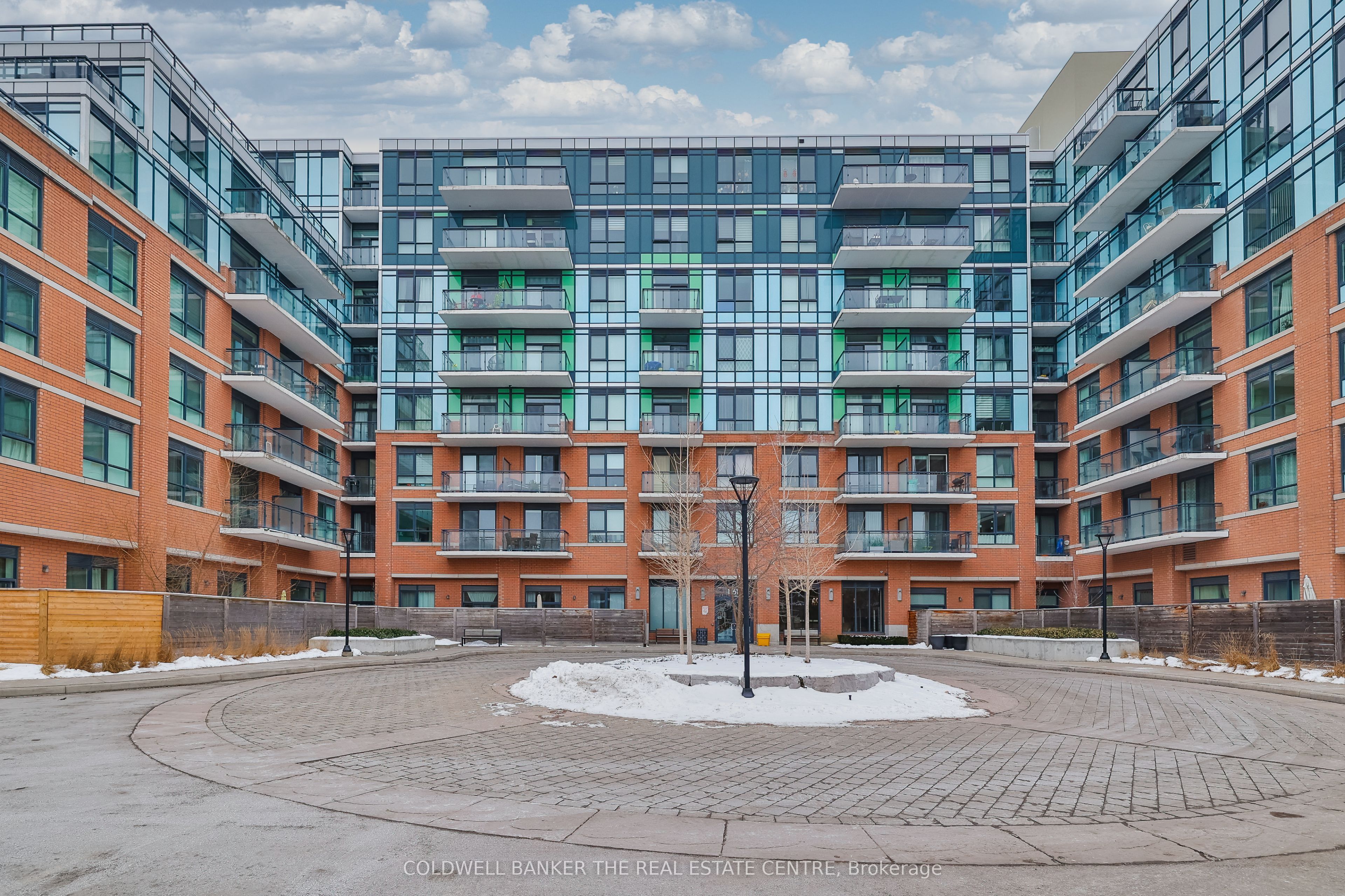#723 - 11611 Yonge Street Property Photo 2