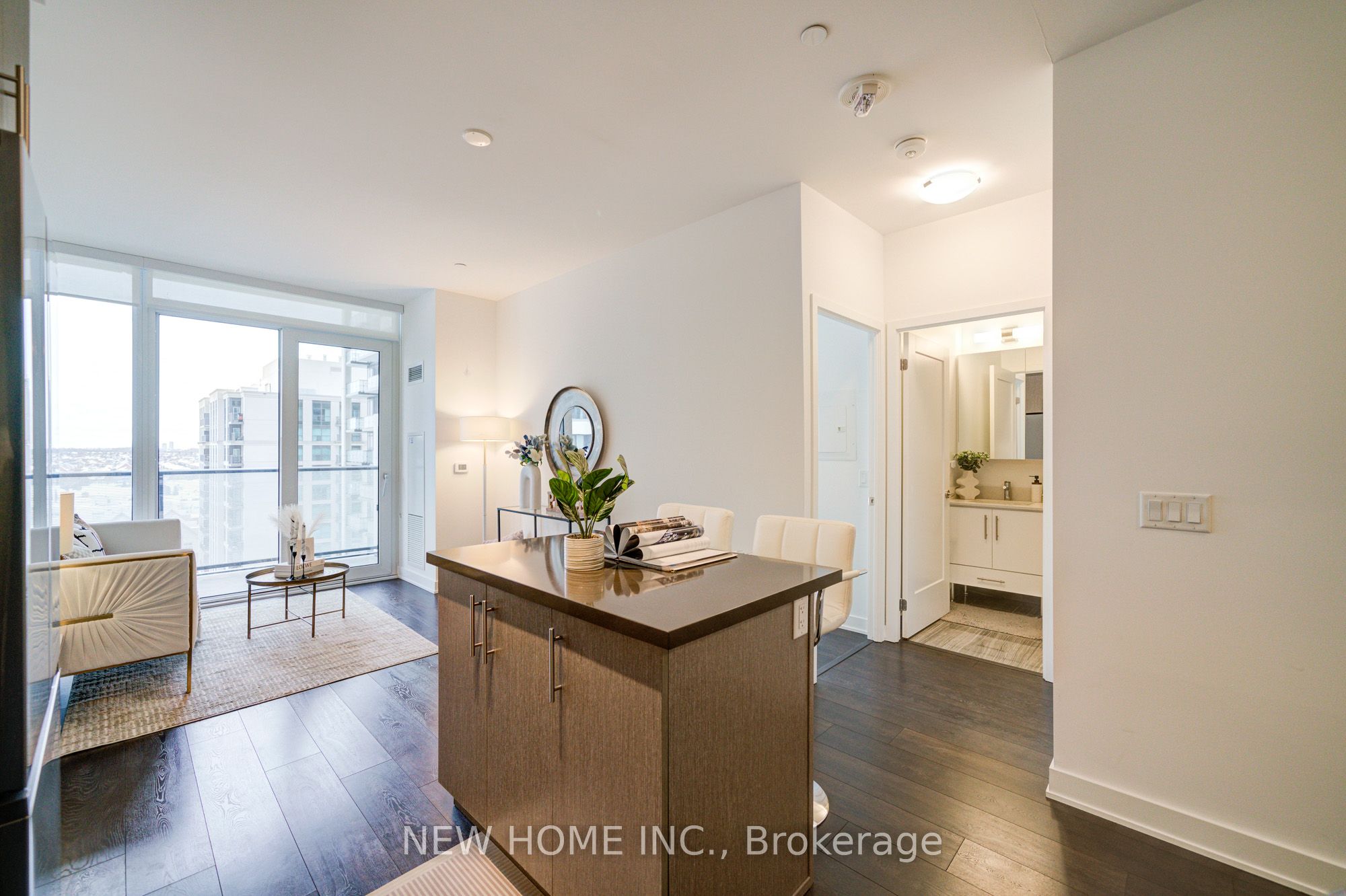 #907 - 95 Oneida Crescent Property Photo 4