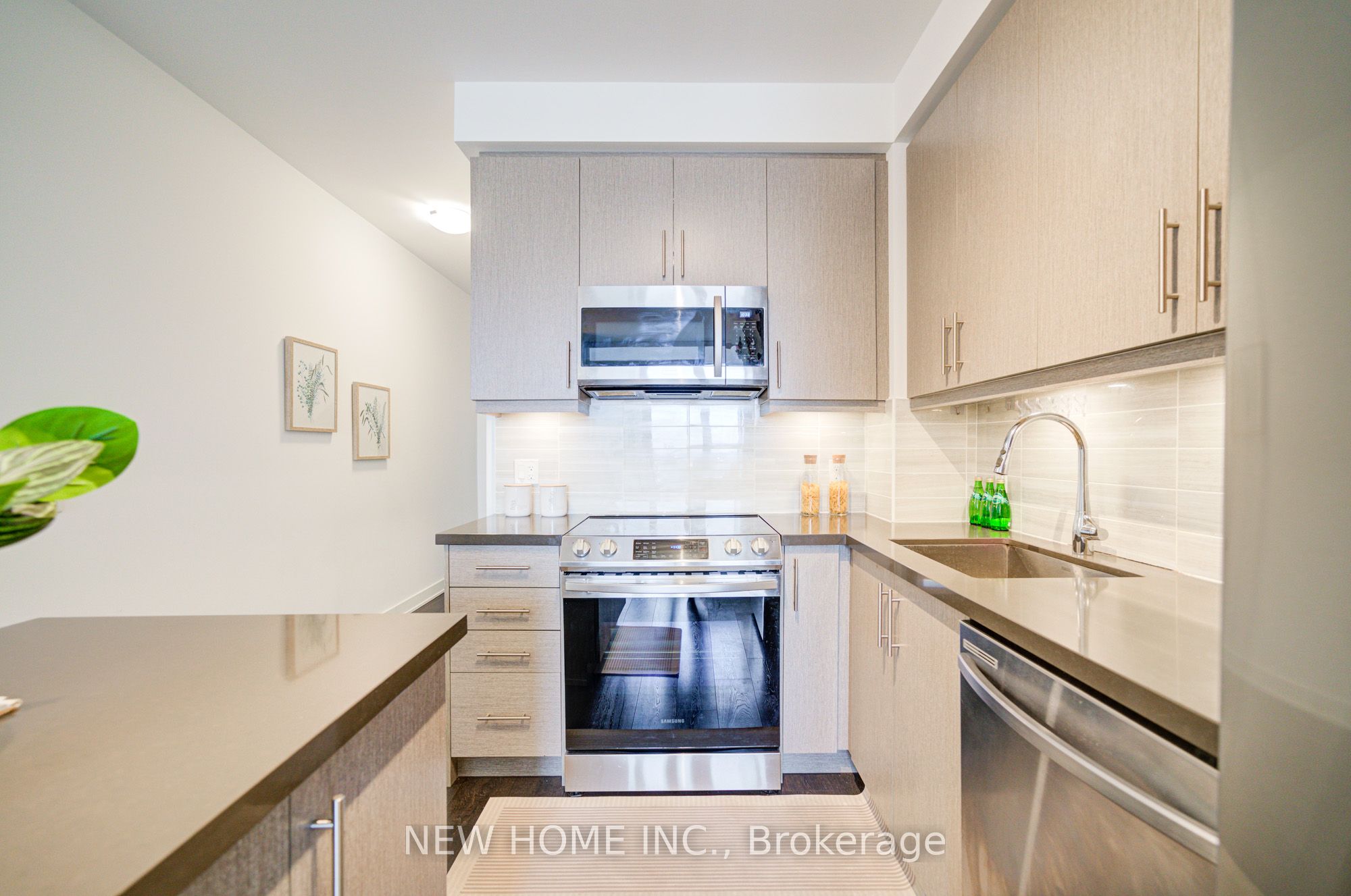 #907 - 95 Oneida Crescent Property Photo 7
