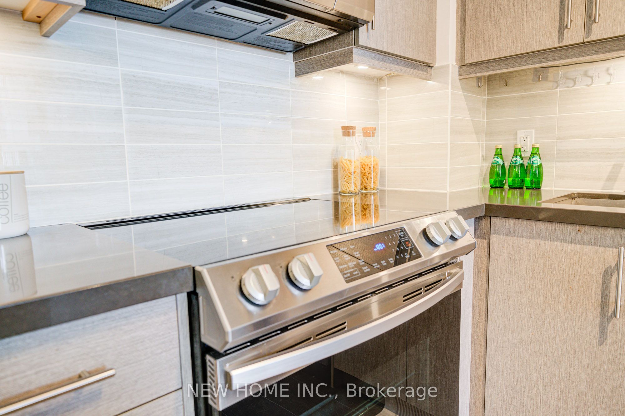 #907 - 95 Oneida Crescent Property Photo 8