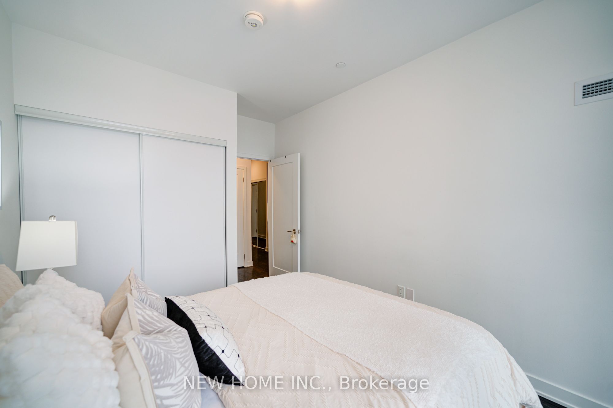 #907 - 95 Oneida Crescent Property Photo 16