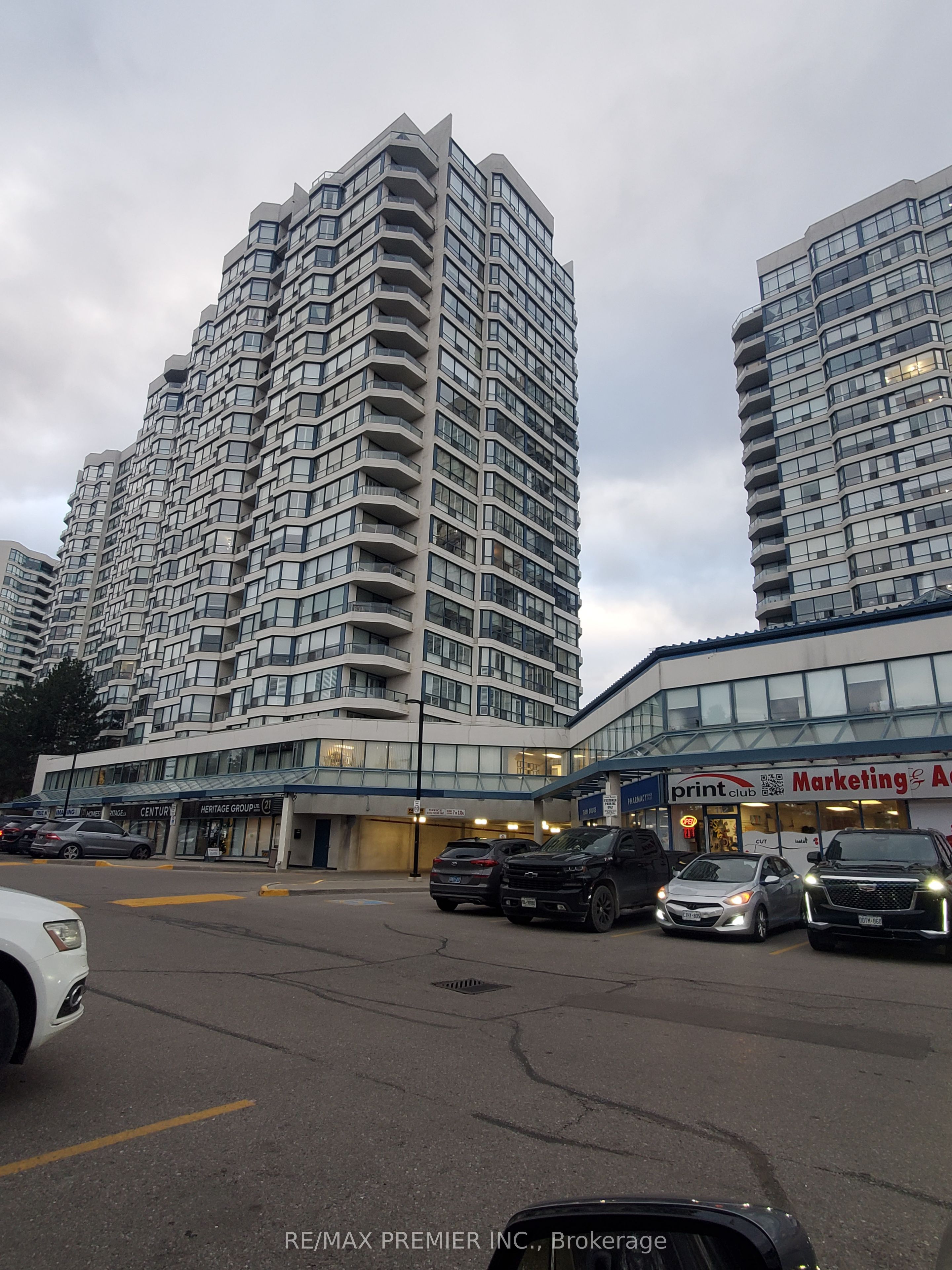 #218 - 7330 Yonge Street Property Photo 2