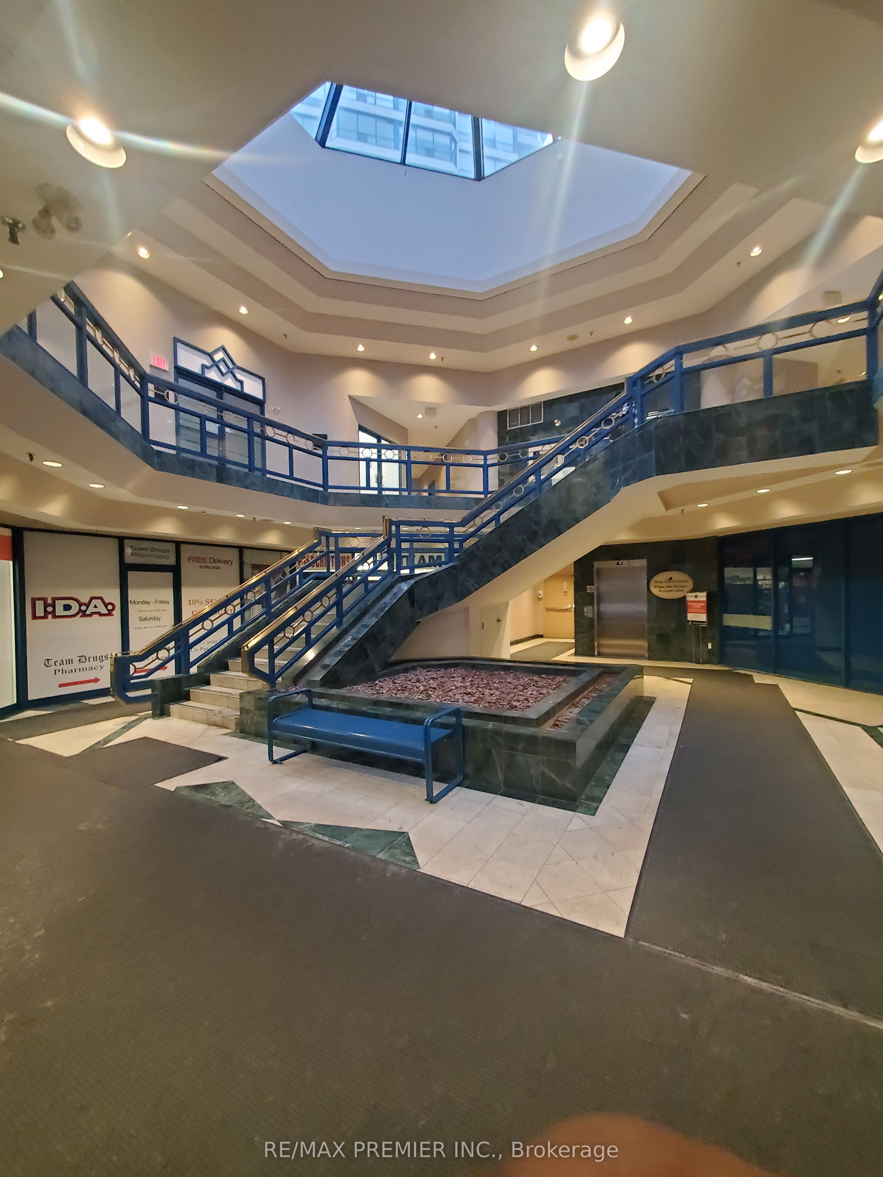 #218 - 7330 Yonge Street Property Photo 3