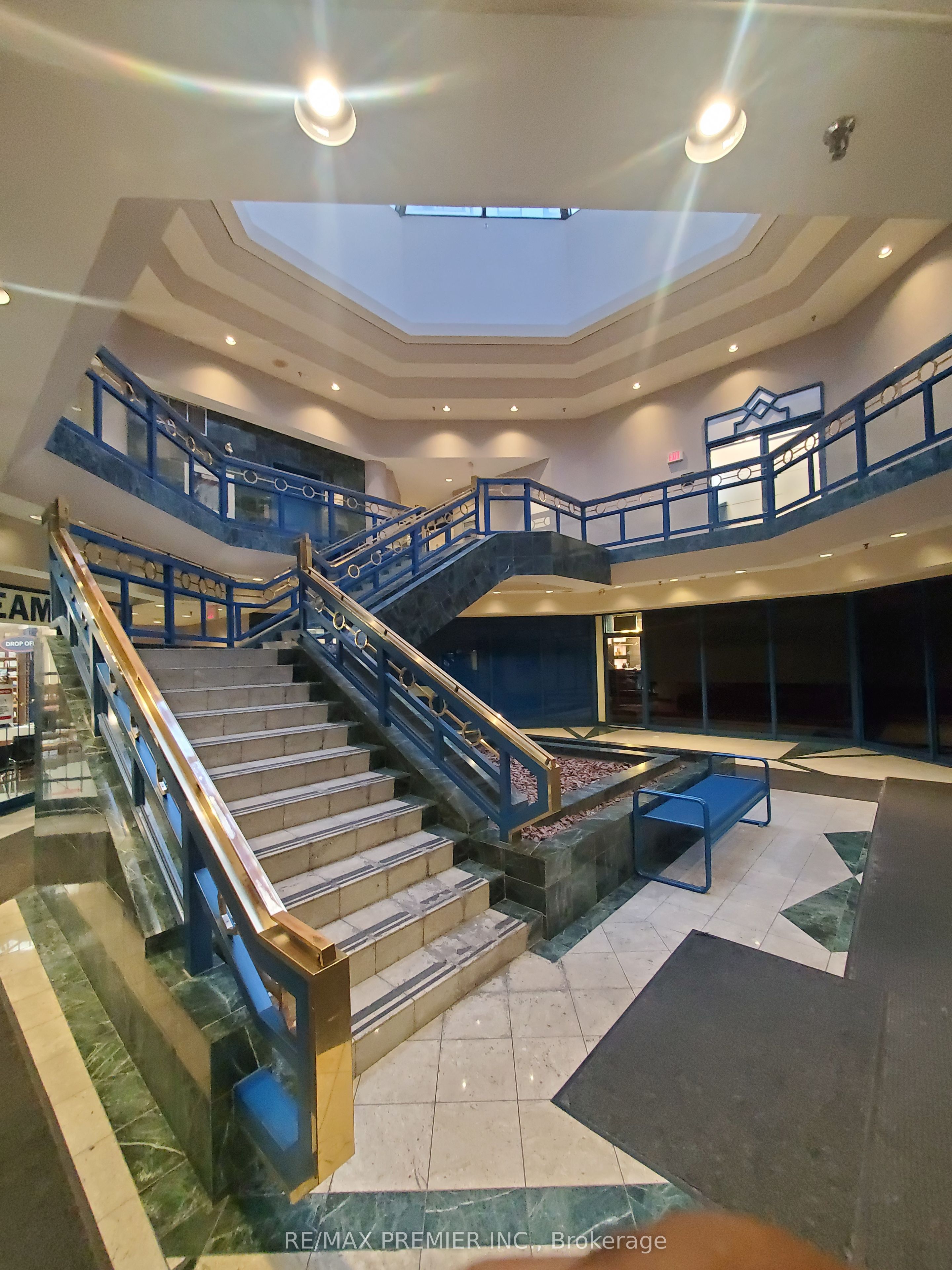 #218 - 7330 Yonge Street Property Photo 4