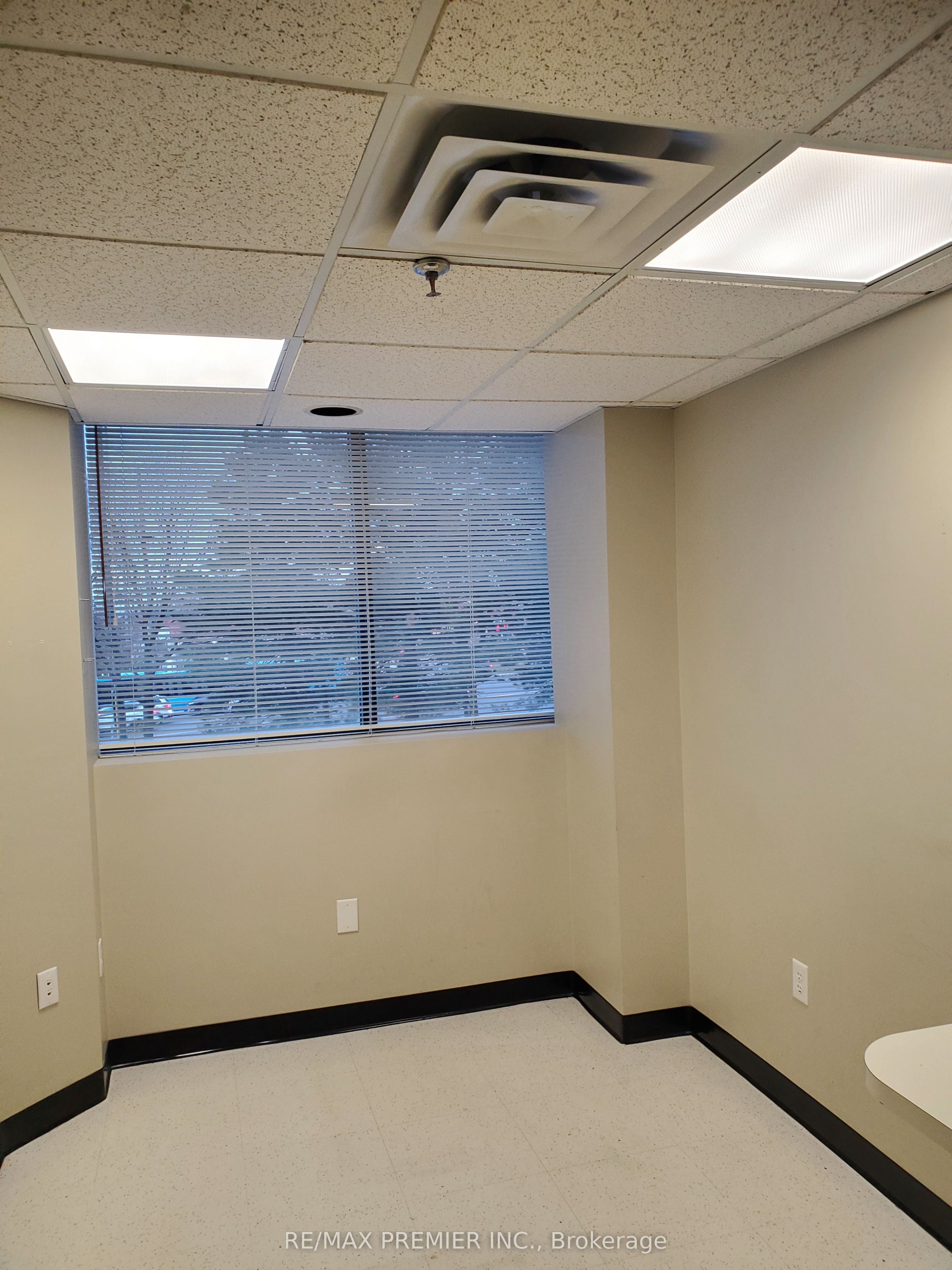 #218 - 7330 Yonge Street Property Photo 6