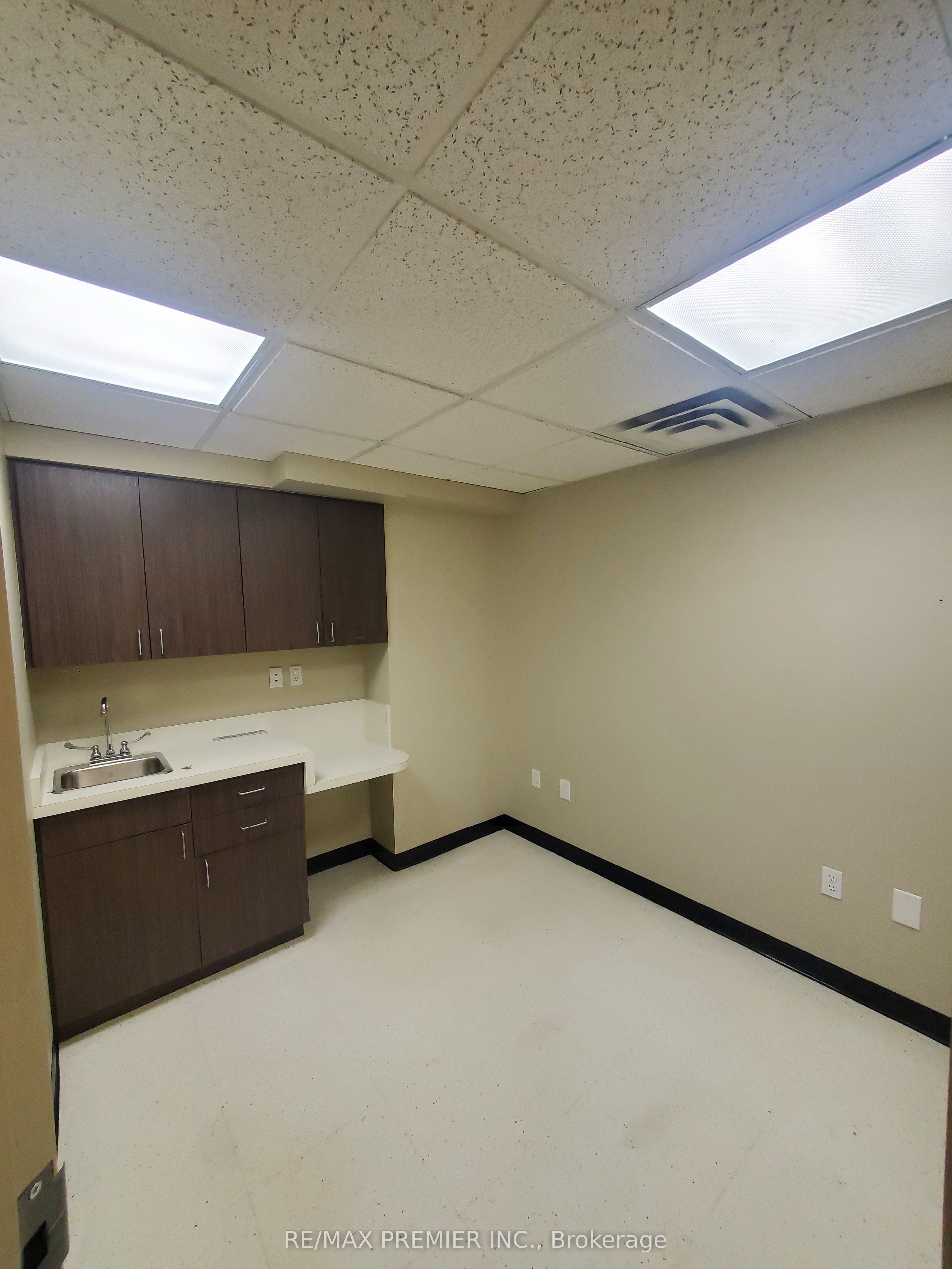 #218 - 7330 Yonge Street Property Photo 9