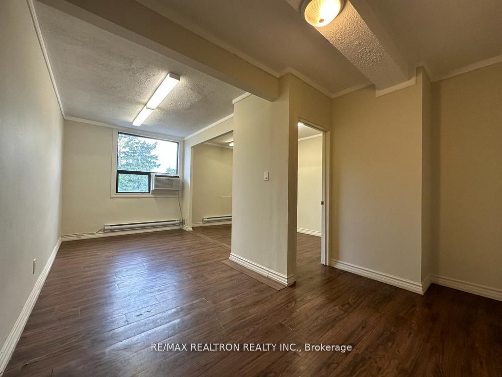 #201c - 7711 Yonge Street Property Photo 3