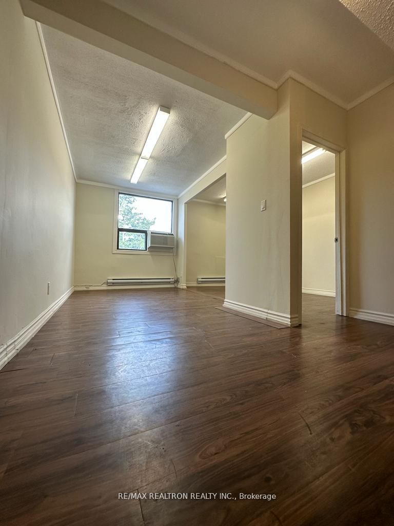#201c - 7711 Yonge Street Property Photo 4