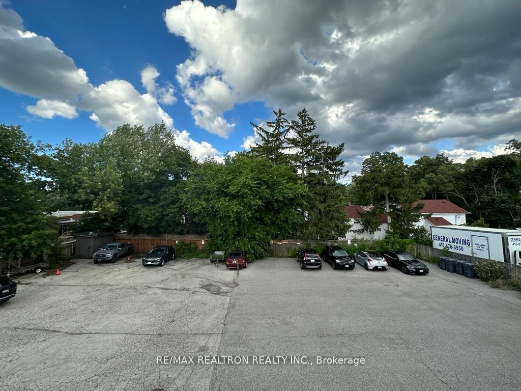 #201c - 7711 Yonge Street Property Photo 7