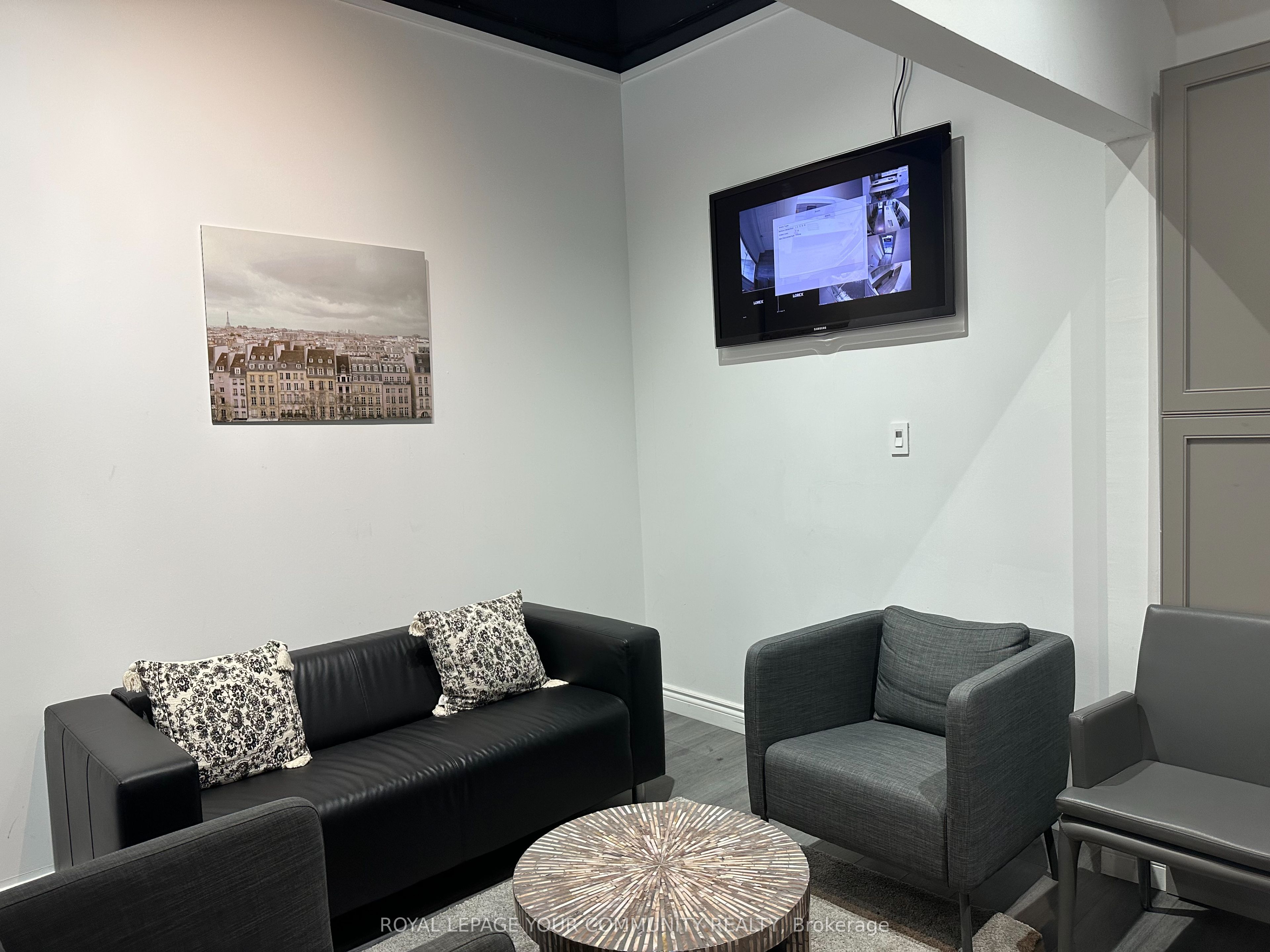 #18 - 7181 Yonge Street Property Photo 7