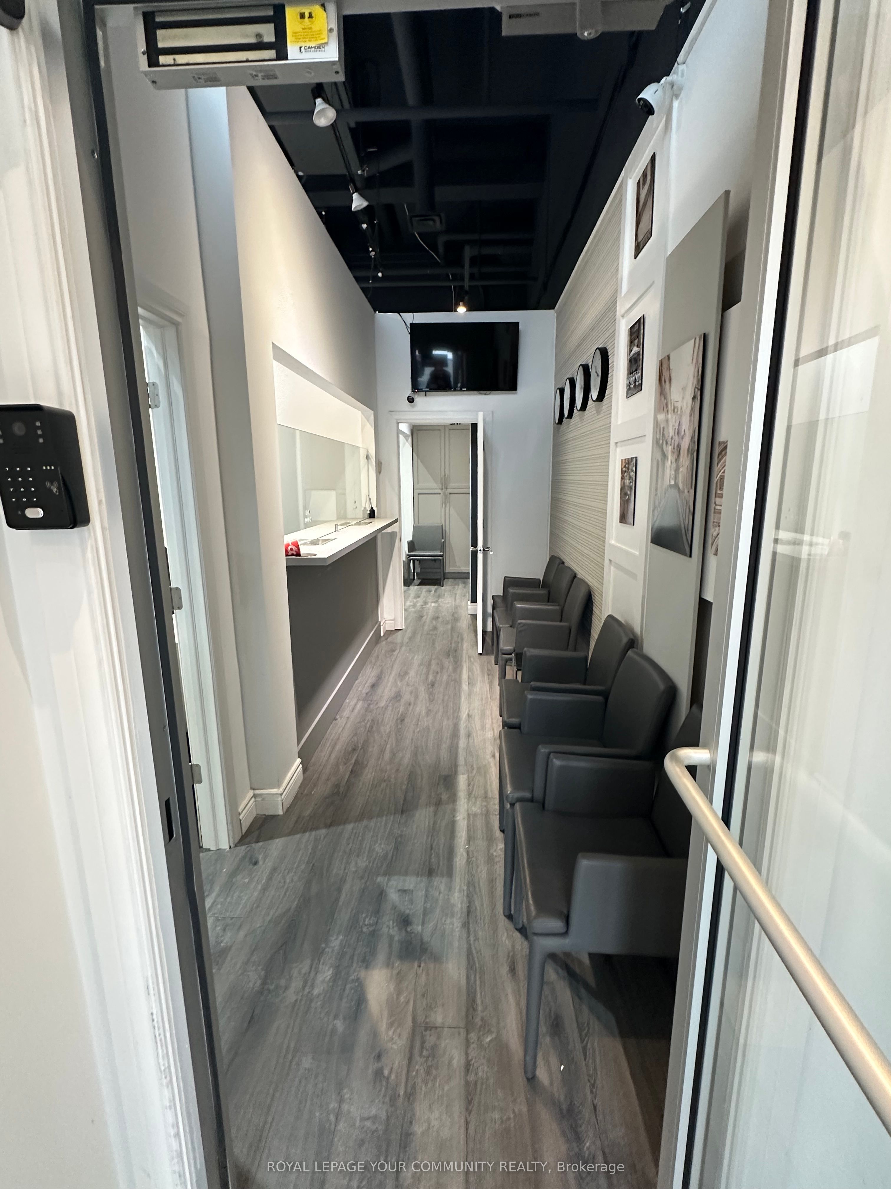 #18 - 7181 Yonge Street Property Photo 9