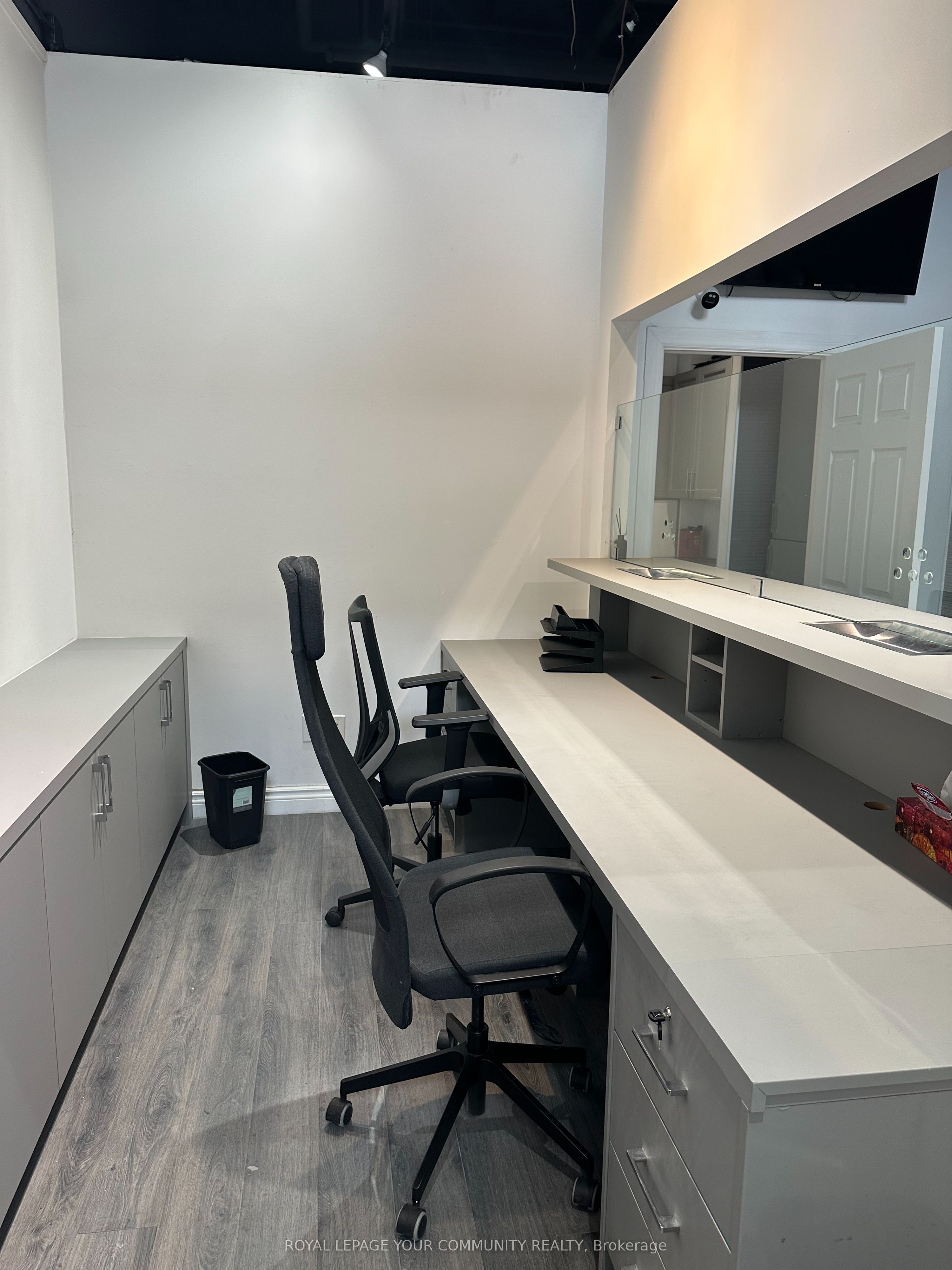 #18 - 7181 Yonge Street Property Photo 11