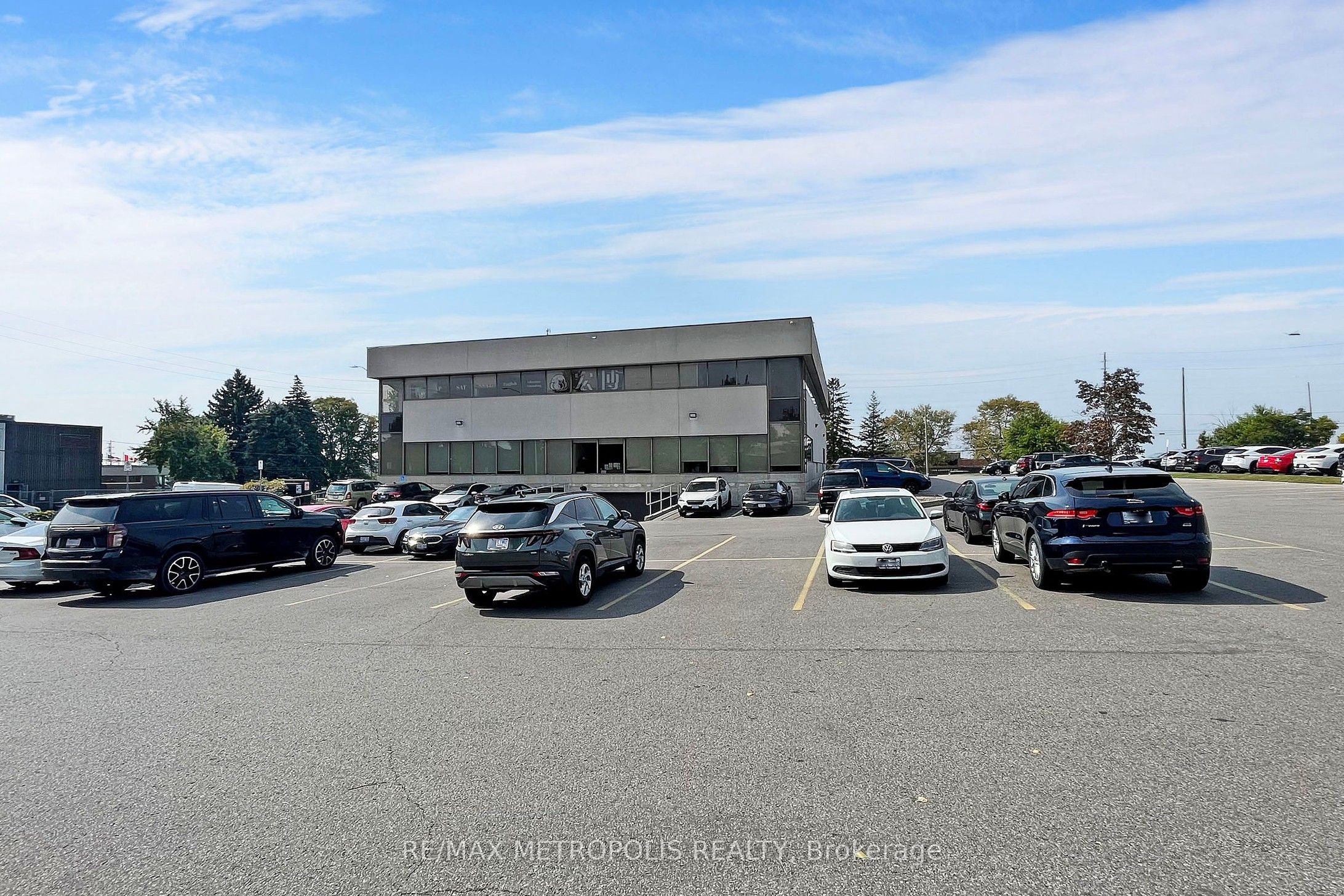 #3a - 7481 Woodbine Avenue Property Photo 3