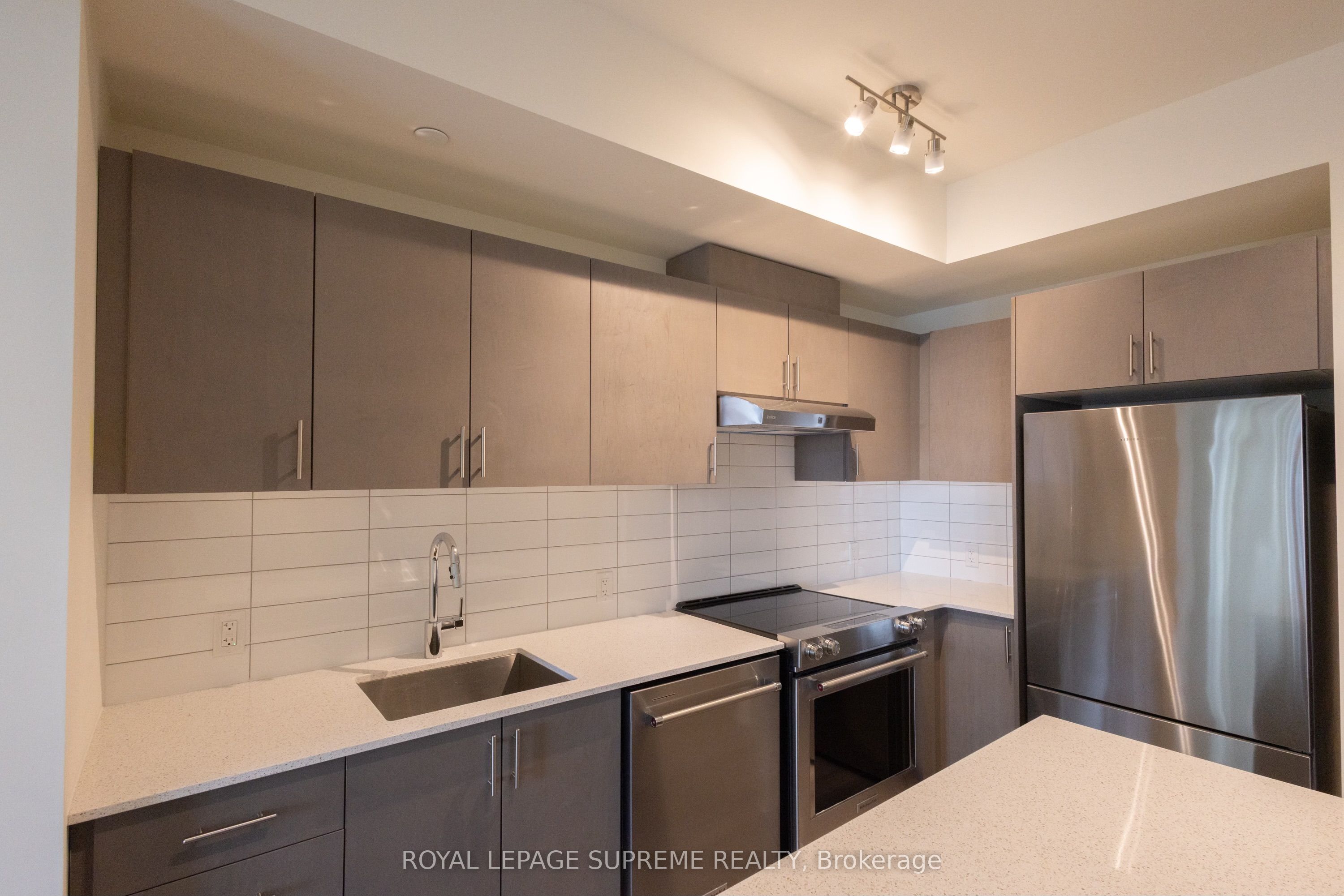 #1407 - 9000 Jane Street Property Photo 6