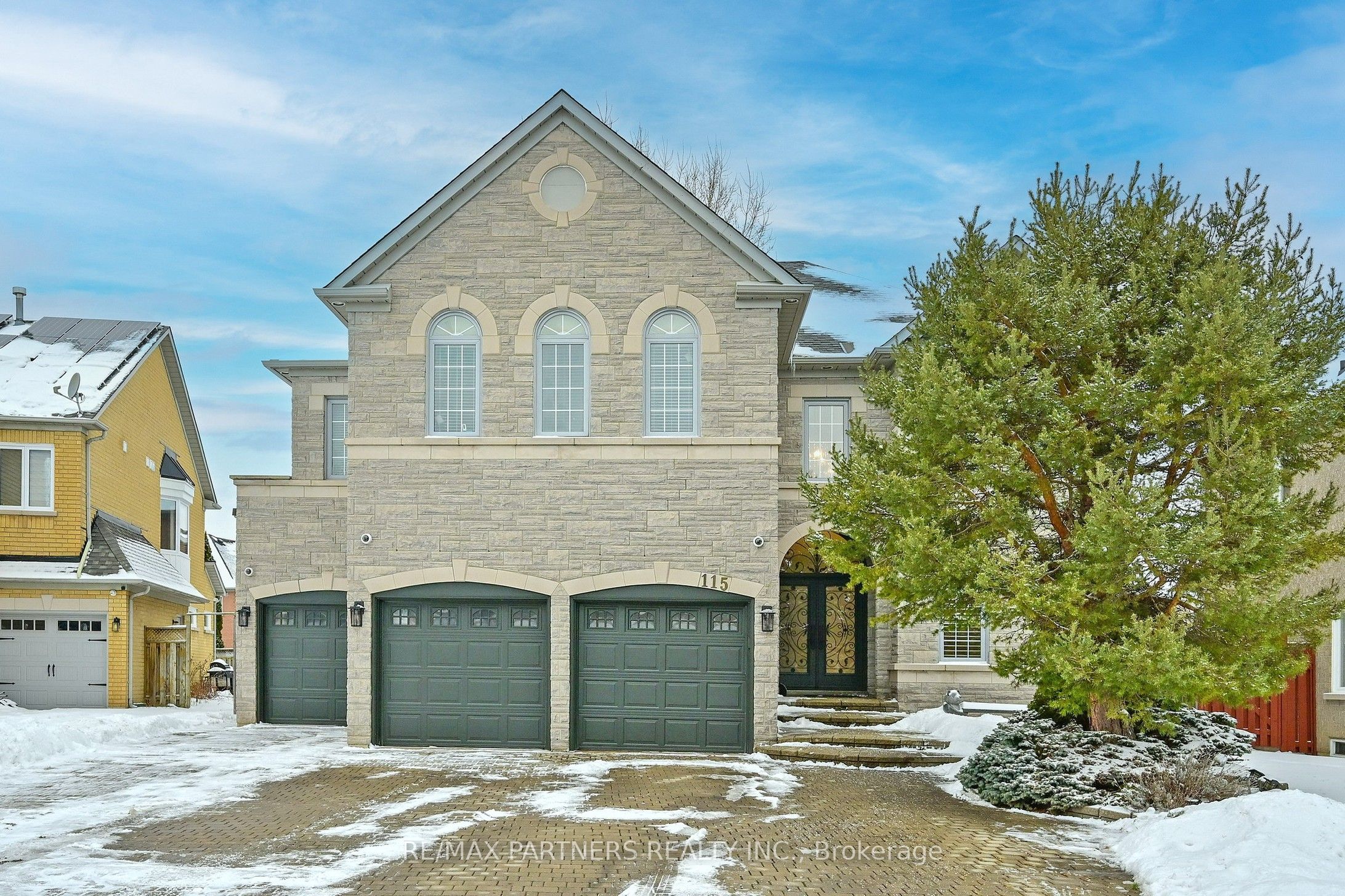 115 Golden Tulip Crescent Property Photo 1