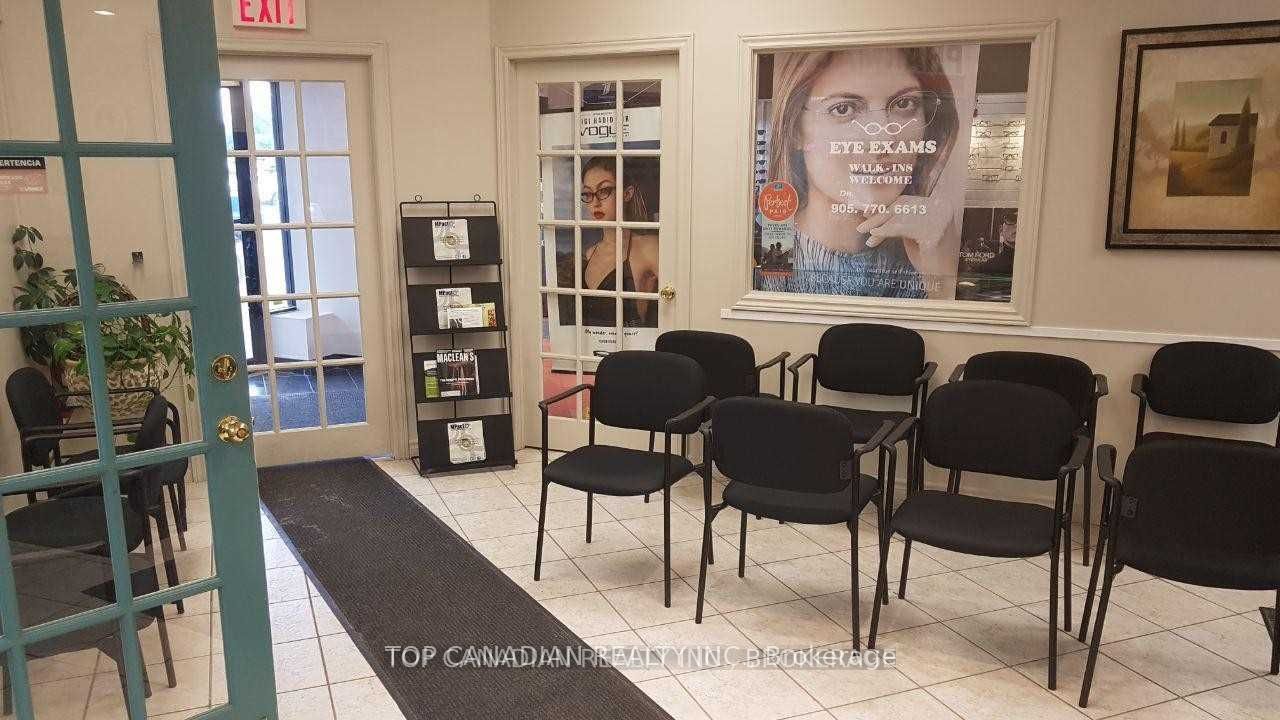 #15 - 9555 Yonge Street Property Photo 8