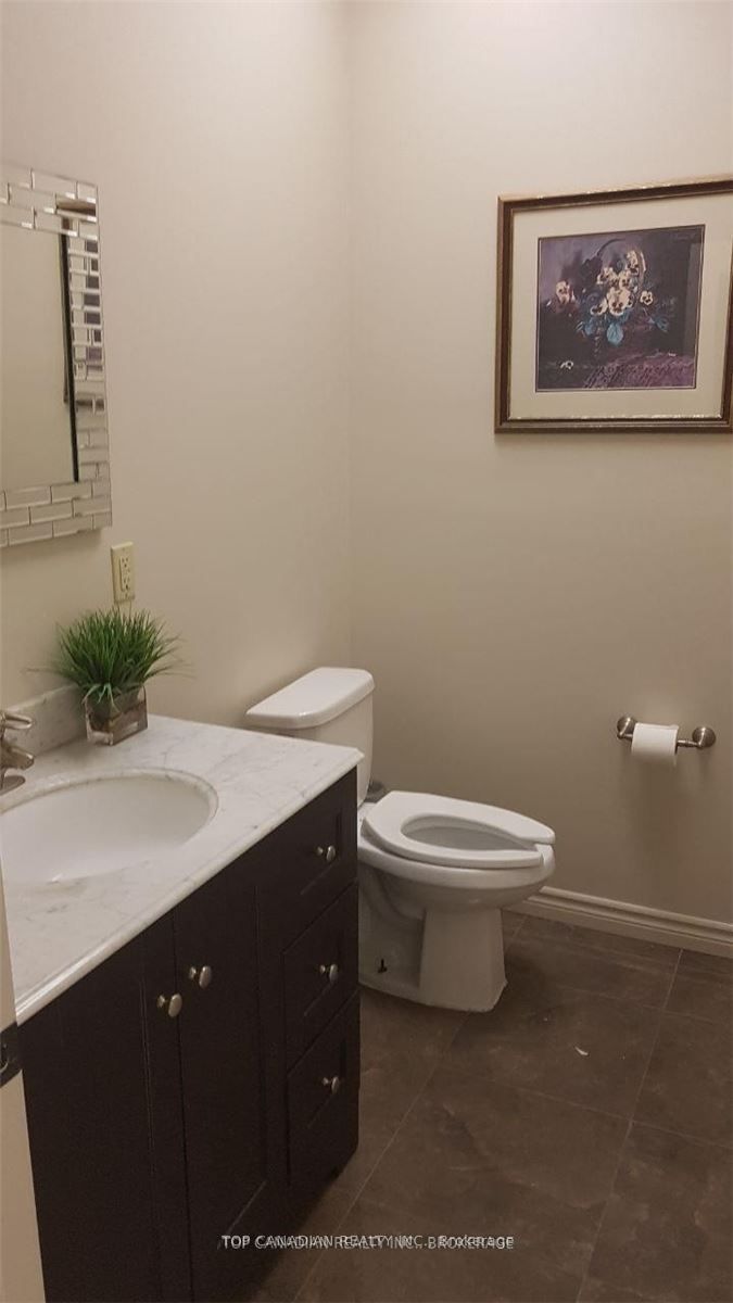 #15 - 9555 Yonge Street Property Photo 10