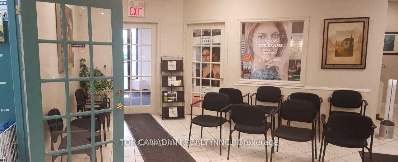 #15 - 9555 Yonge Street Property Photo 11