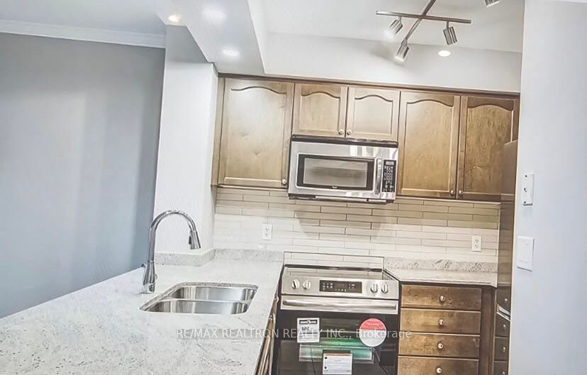 #210 - 100 Promenade Circle Property Photo 8