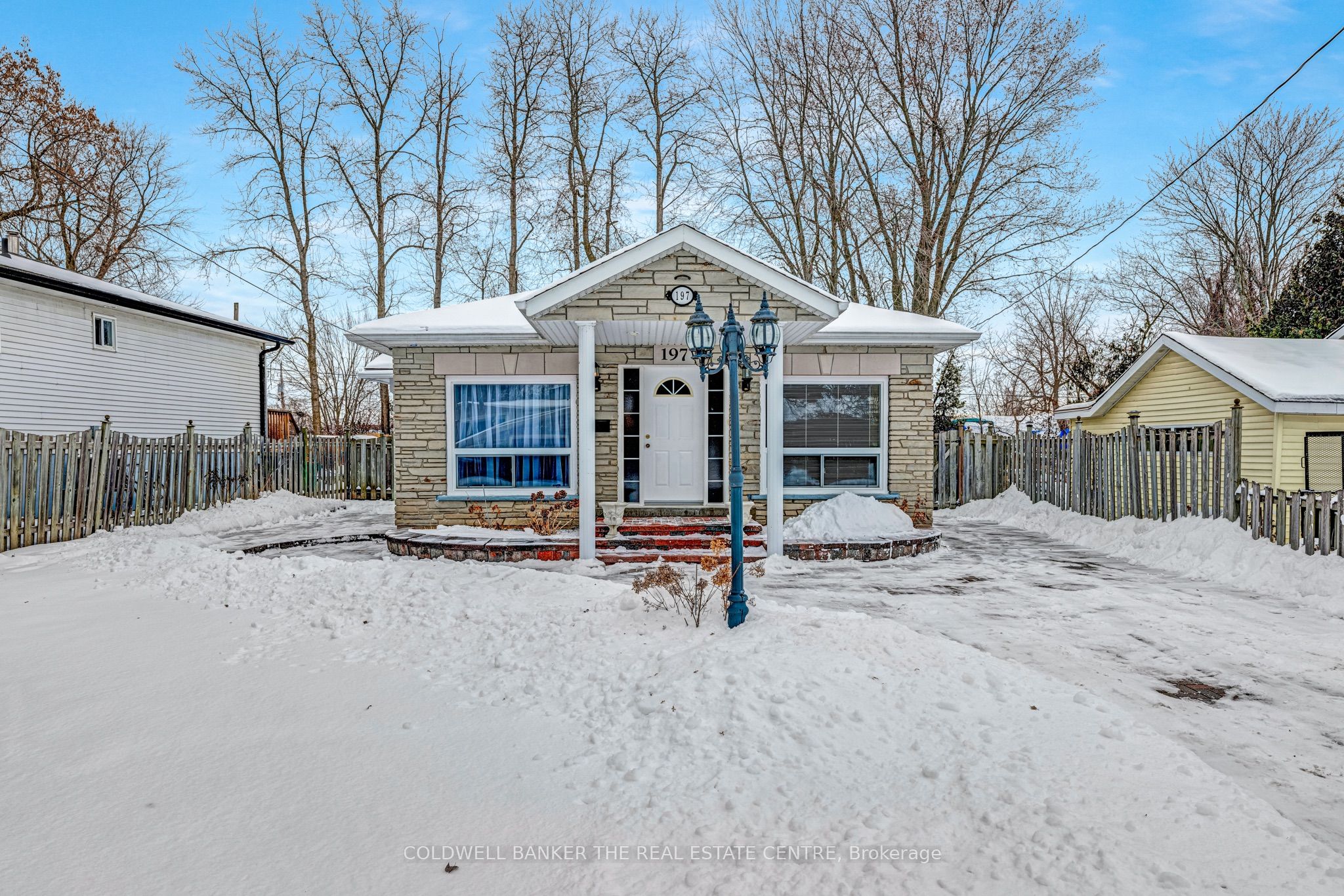 197 Cameron Crescent Property Photo 1