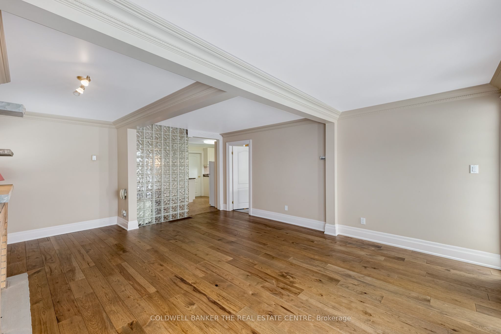 197 Cameron Crescent Property Photo 11
