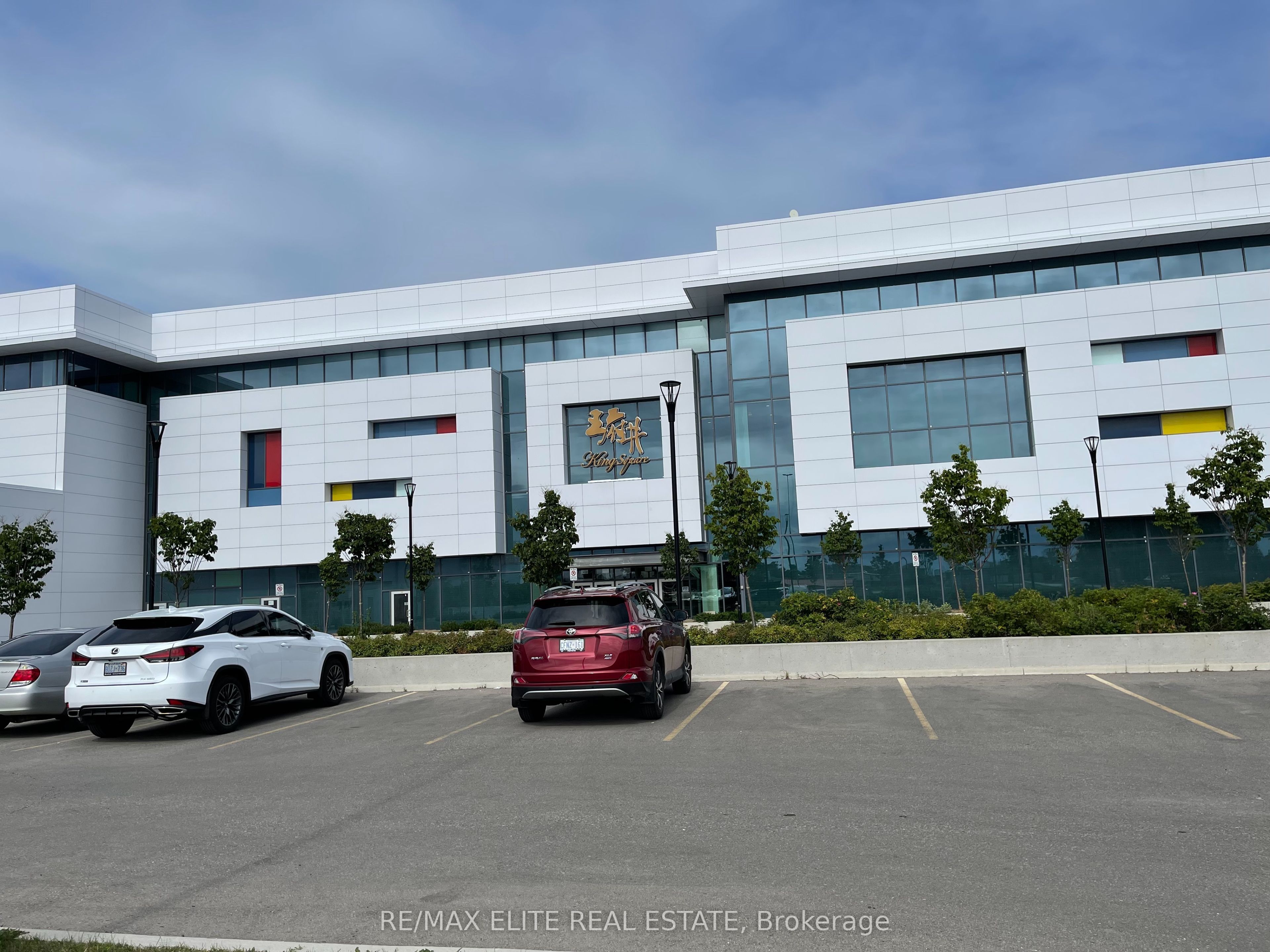 #1d10 - 9390 Woodbine Avenue Property Photo 3