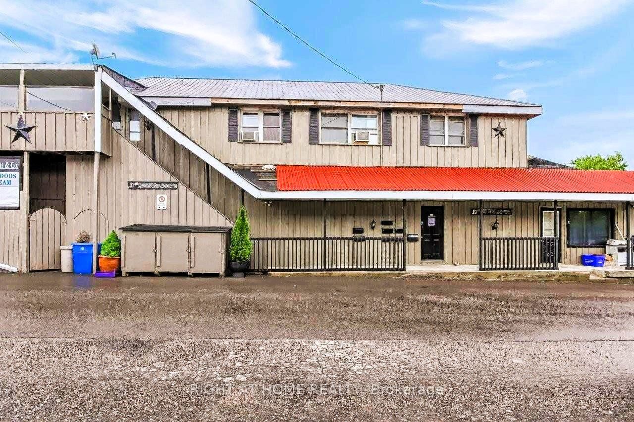 10 The Queensway Property Photo 3