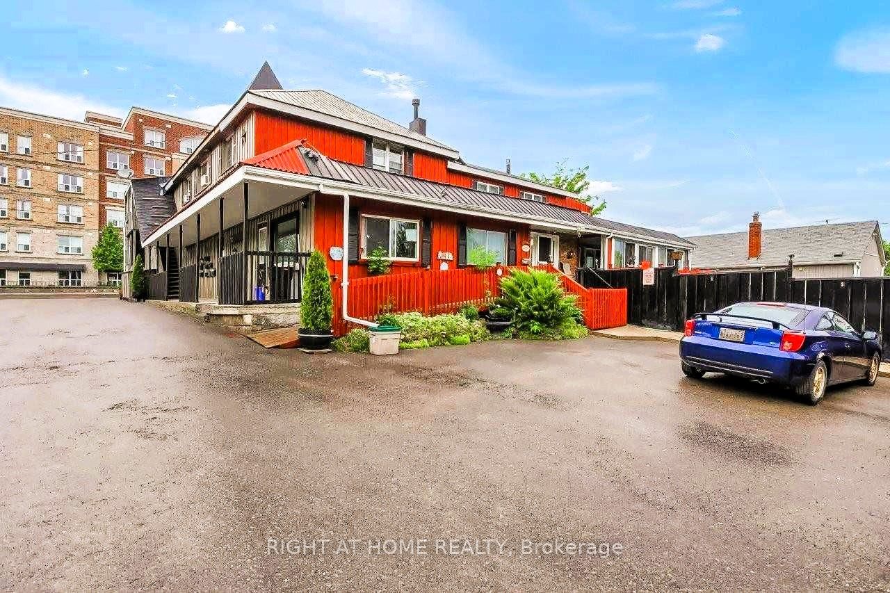 10 The Queensway Property Photo 5