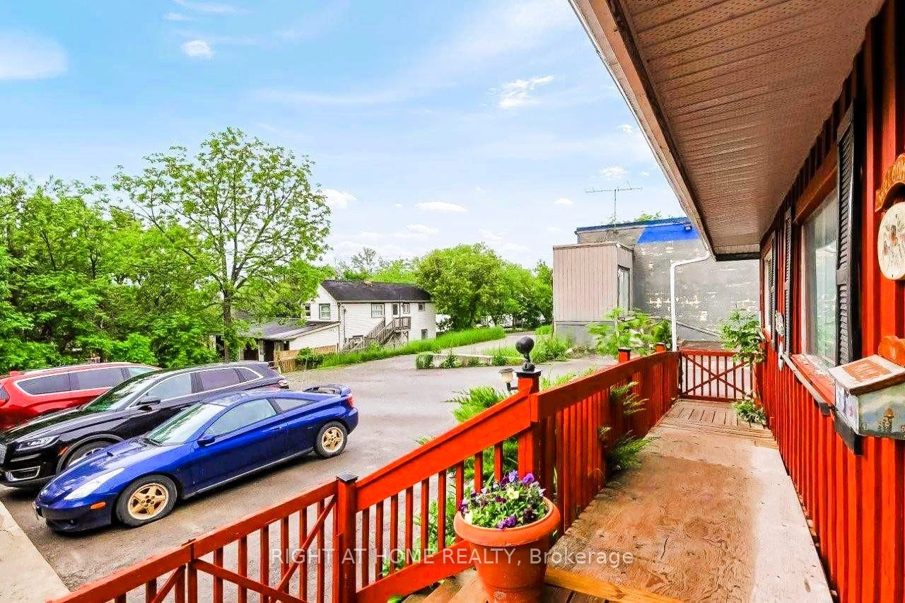 10 The Queensway Property Photo 6